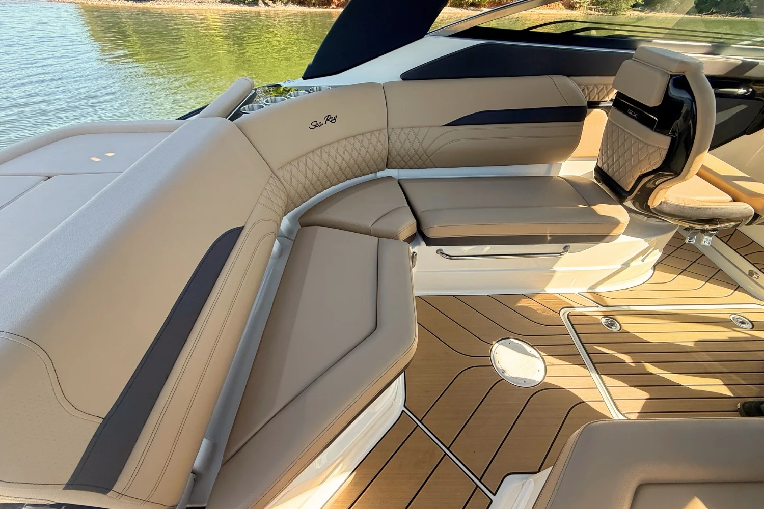 2026 Sea Ray SLX 260 Outboard Image Thumbnail #16
