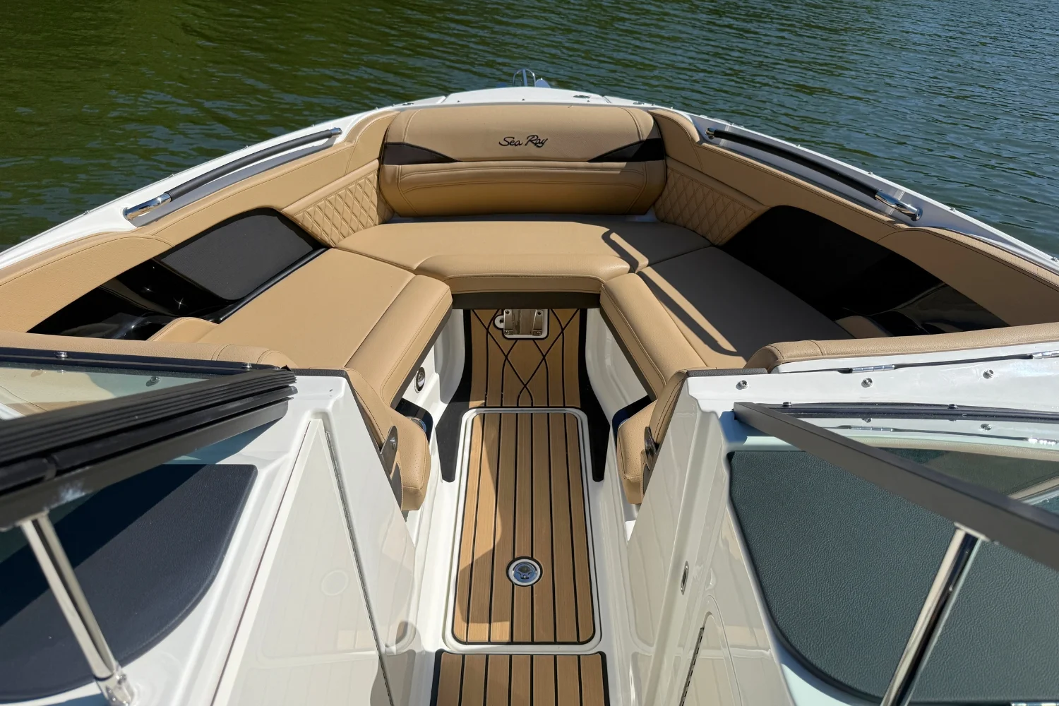 2026 Sea Ray SLX 260 Outboard Image Thumbnail #27