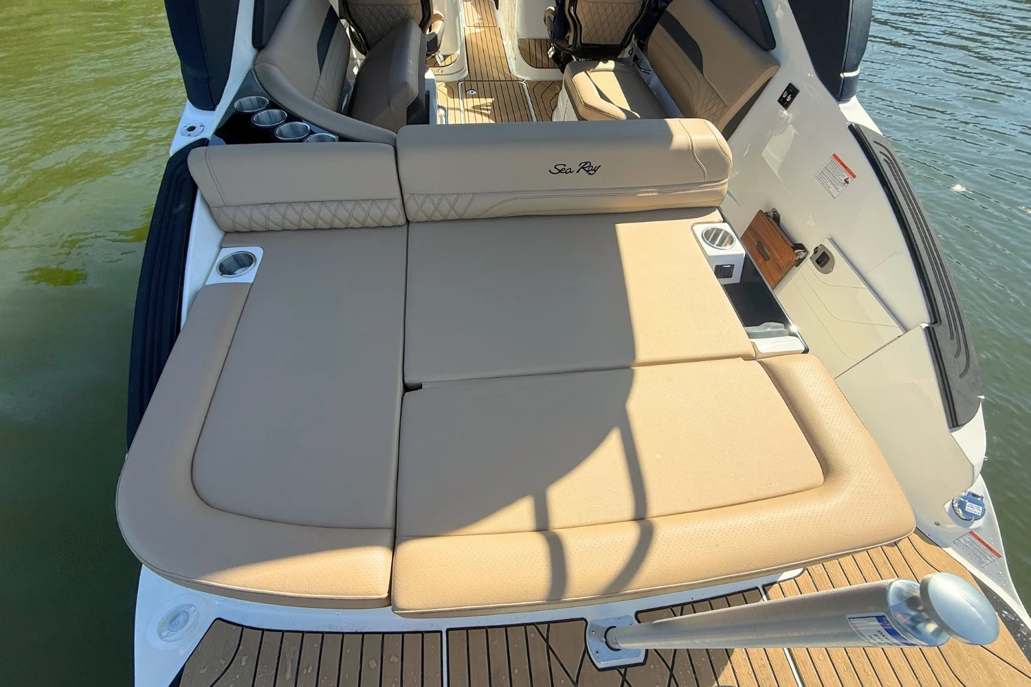 2026 Sea Ray SLX 260 Outboard Image Thumbnail #7