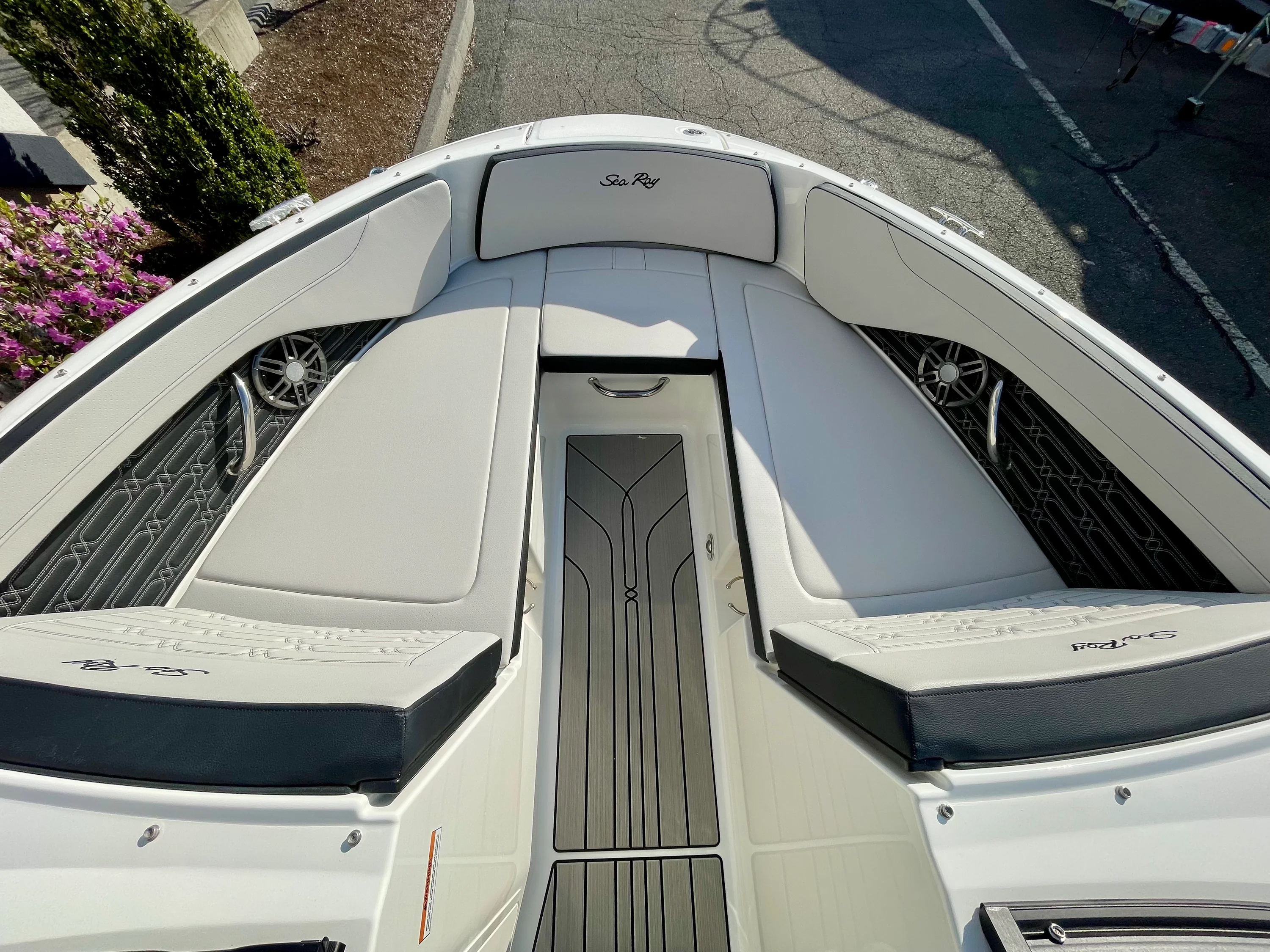 2026 Sea Ray SPX 210 Outboard Image Thumbnail #13