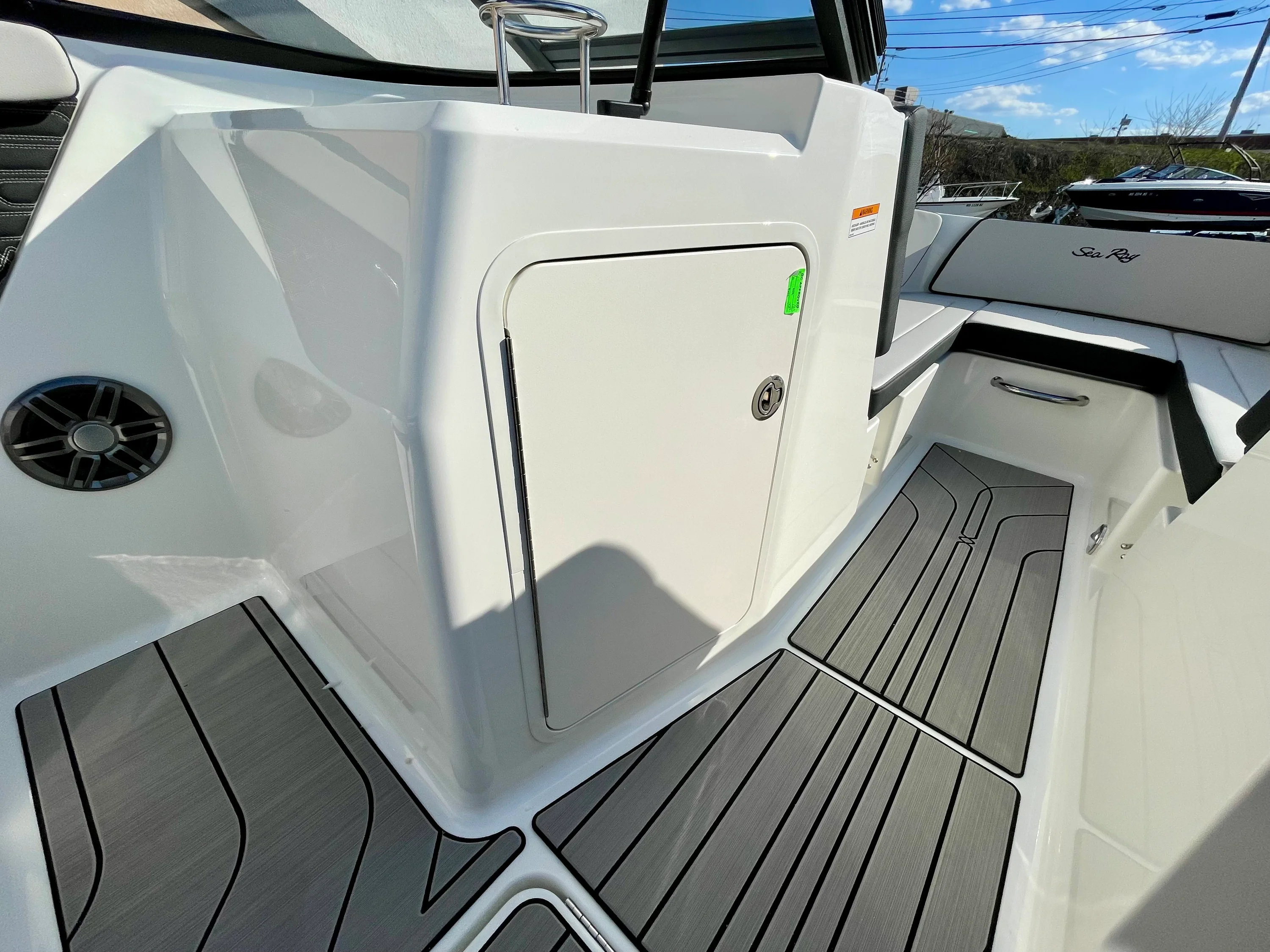 2026 Sea Ray SPX 210 Outboard Image Thumbnail #11