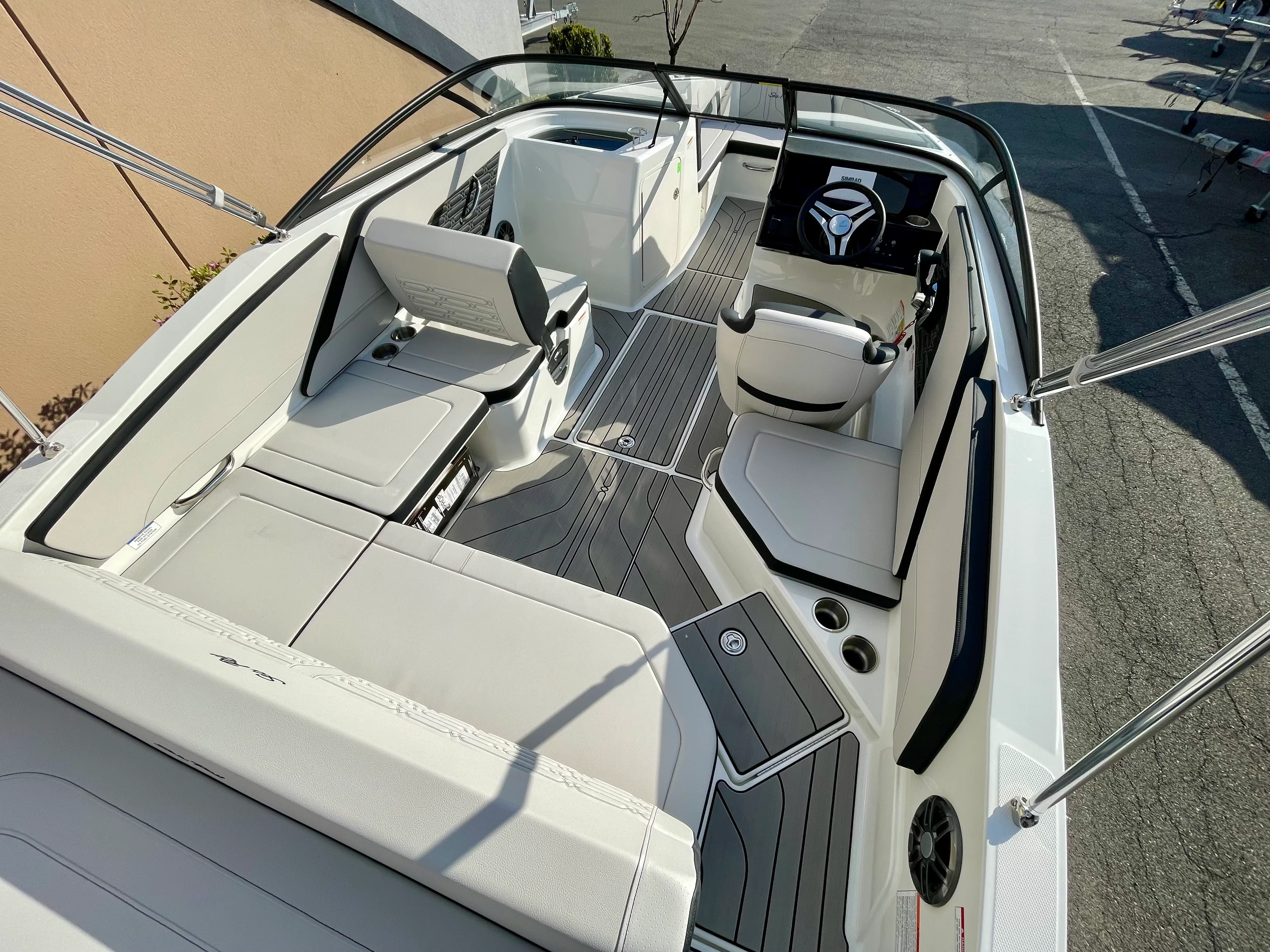 2026 Sea Ray SPX 210 Outboard Image Thumbnail #3