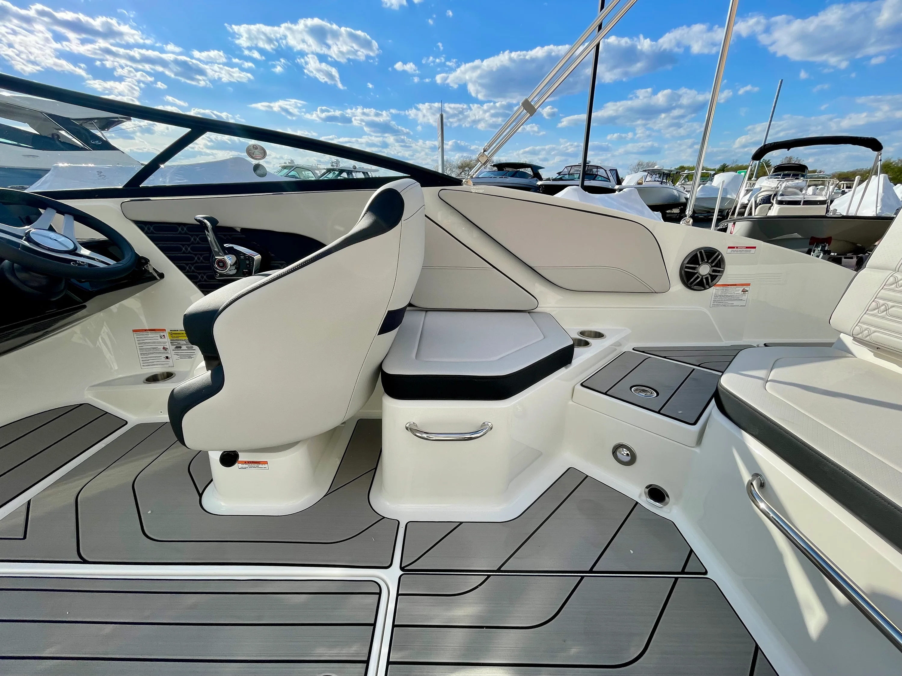 2026 Sea Ray SPX 210 Outboard Image Thumbnail #6