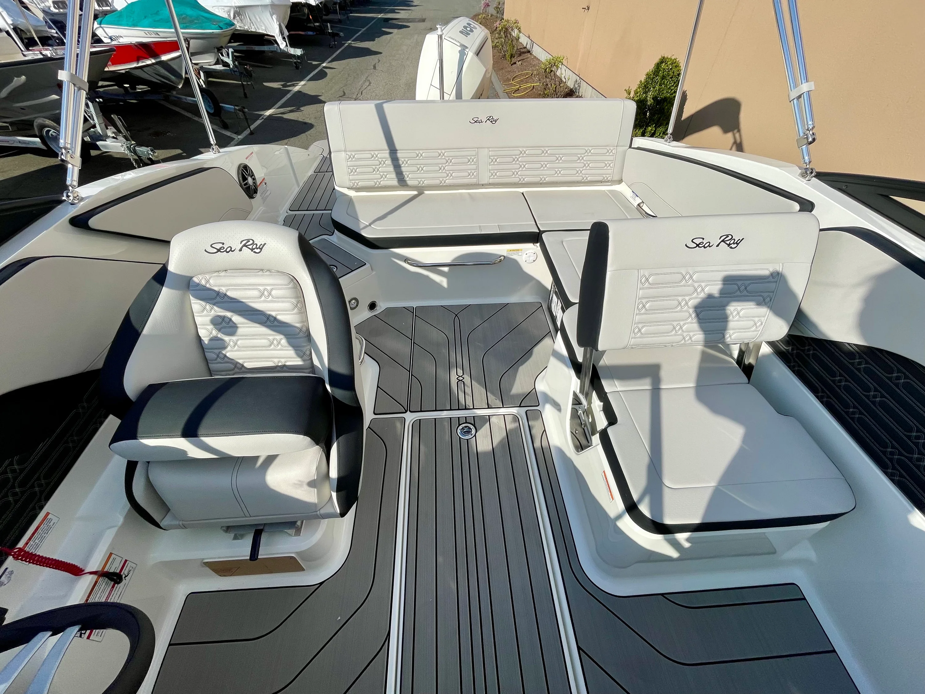 2026 Sea Ray SPX 210 Outboard Image Thumbnail #7