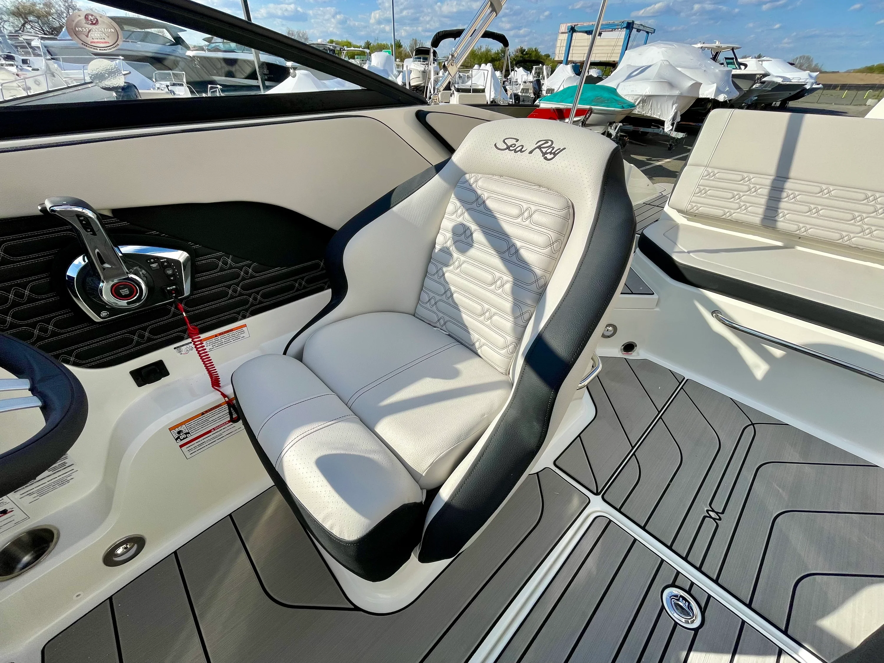 2026 Sea Ray SPX 210 Outboard Image Thumbnail #8