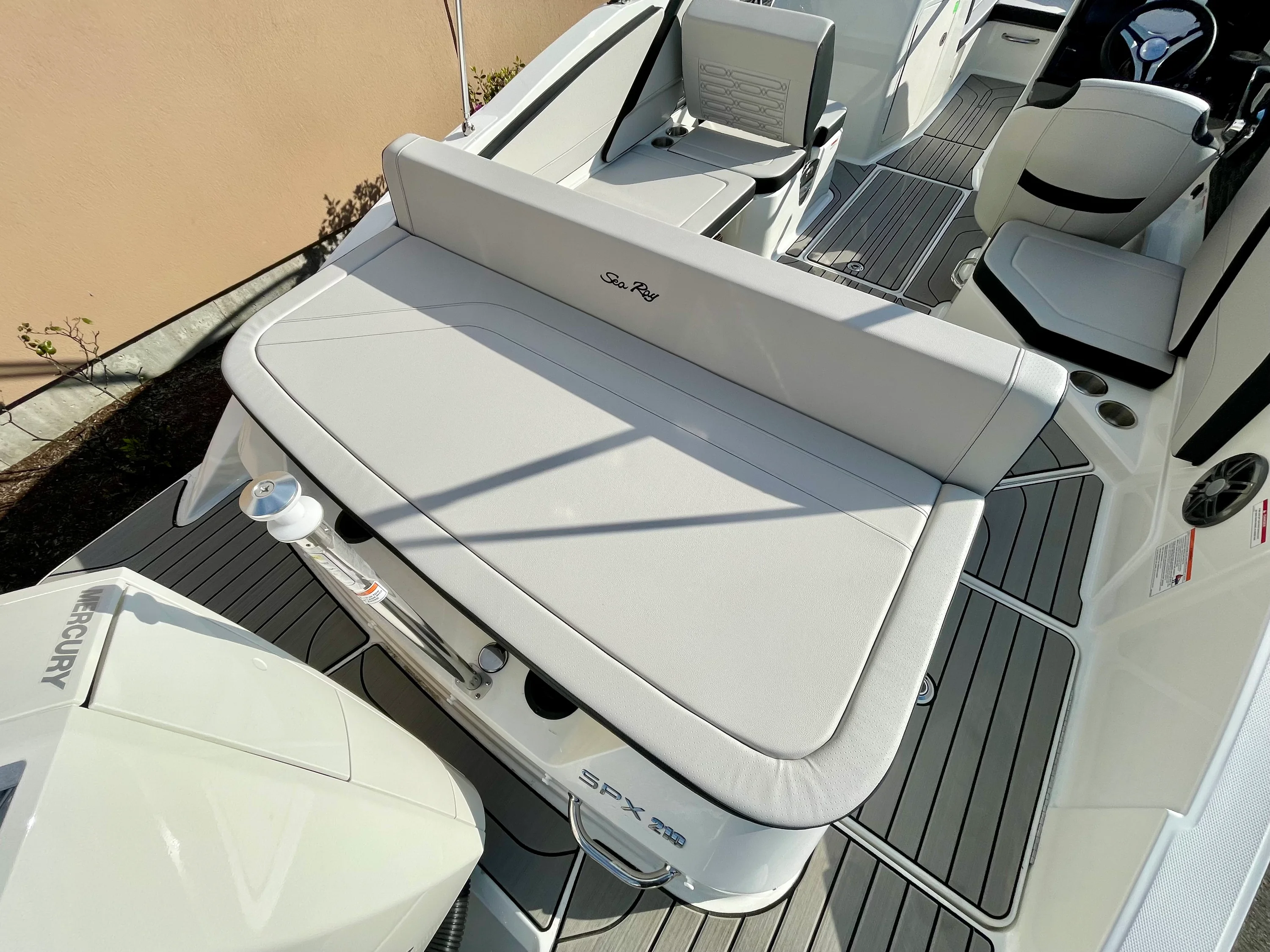 2026 Sea Ray SPX 210 Outboard Image Thumbnail #2