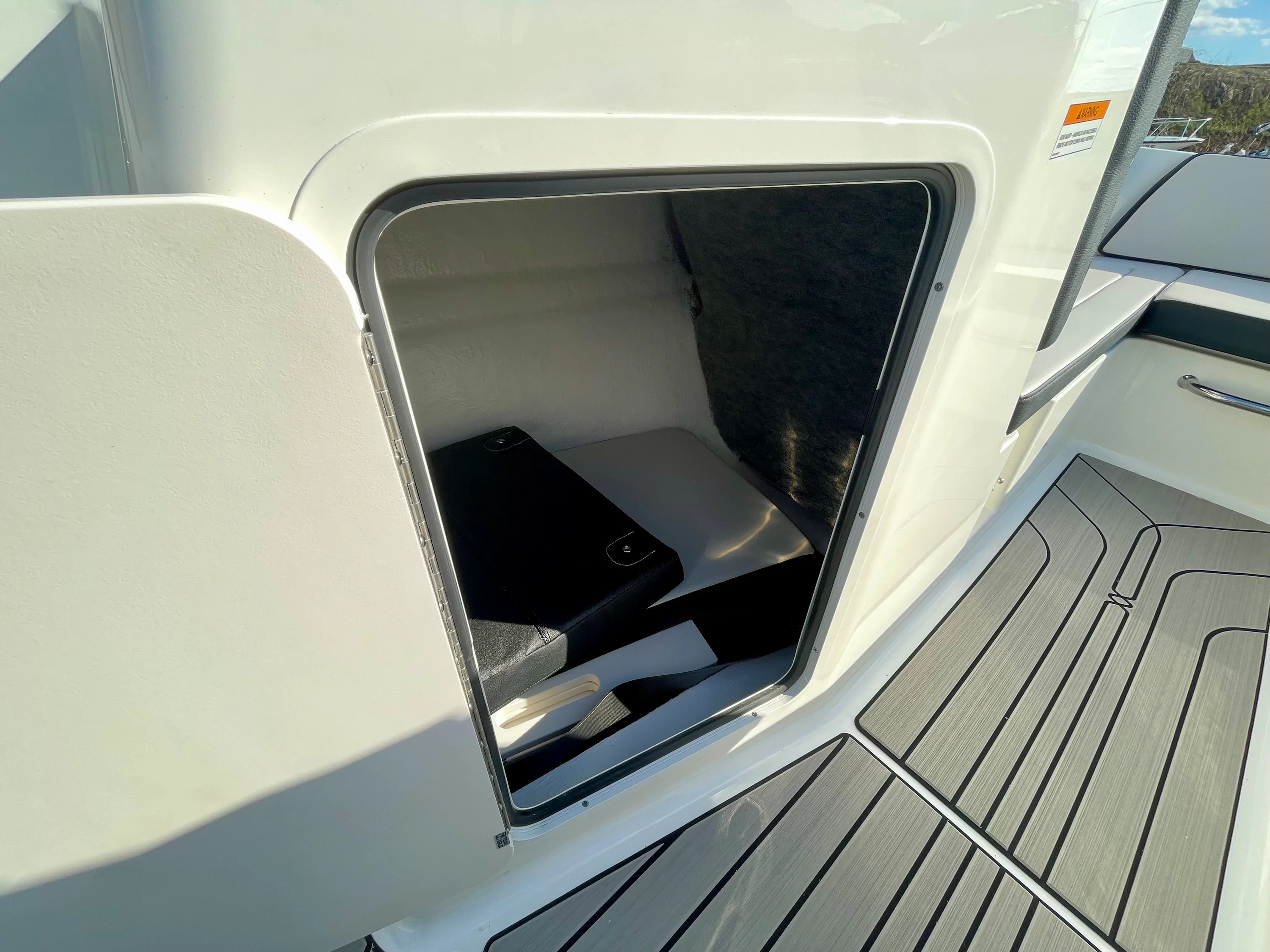 2026 Sea Ray SPX 210 Outboard Image Thumbnail #12