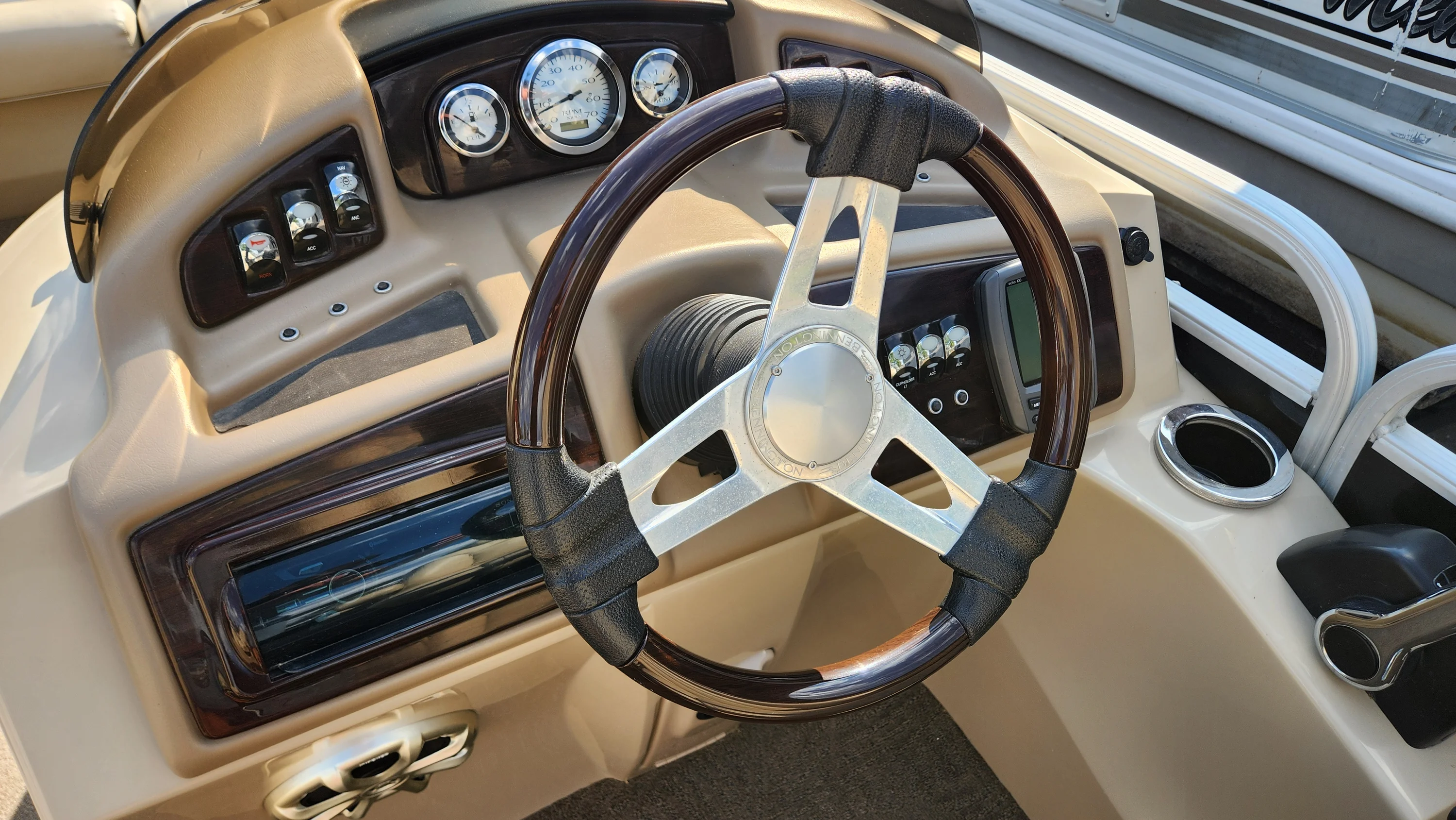 2013 Bennington 2250 GSR Image Thumbnail #24