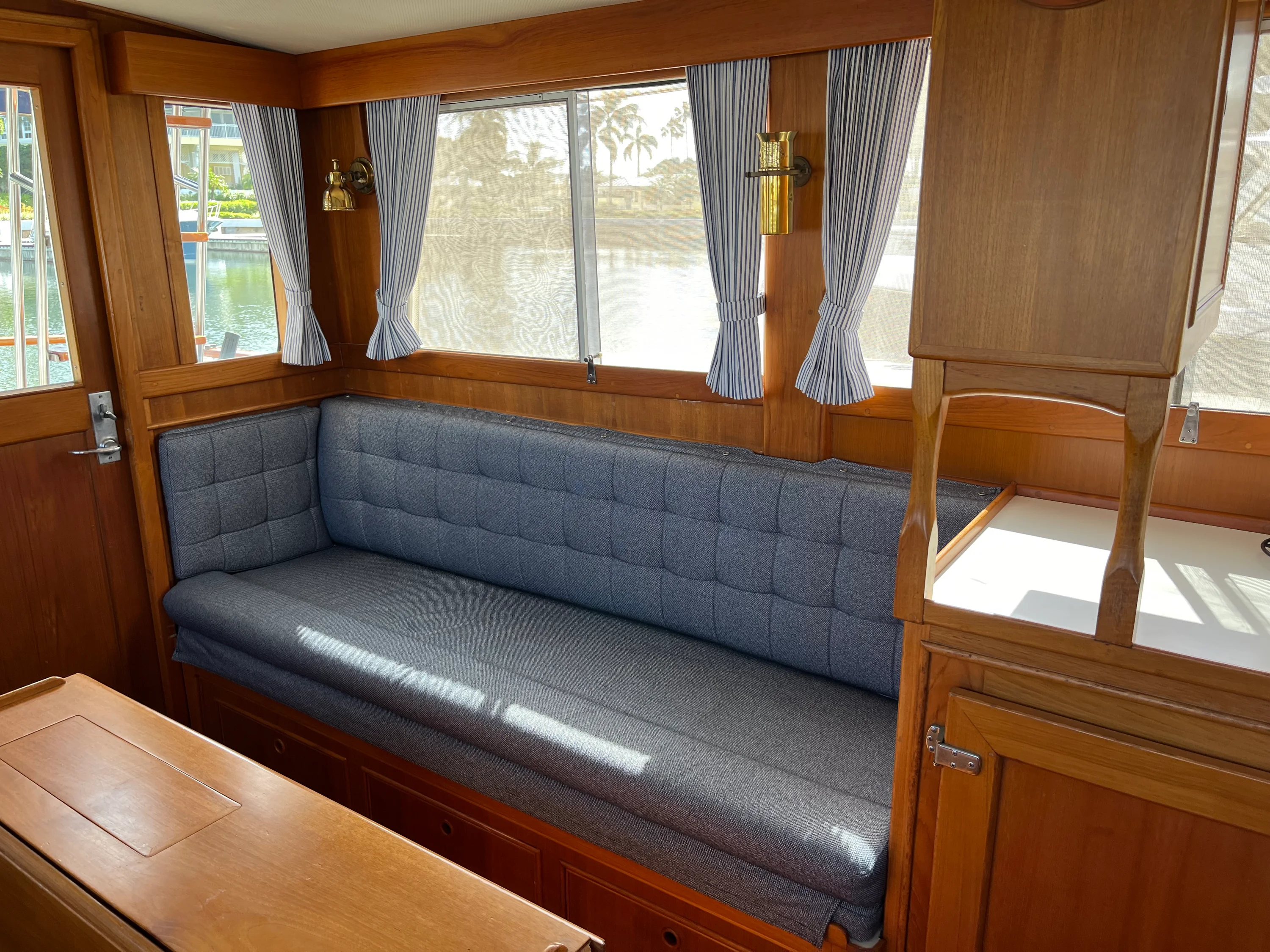 1990 Grand Banks 32 SEDAN Image Thumbnail #8