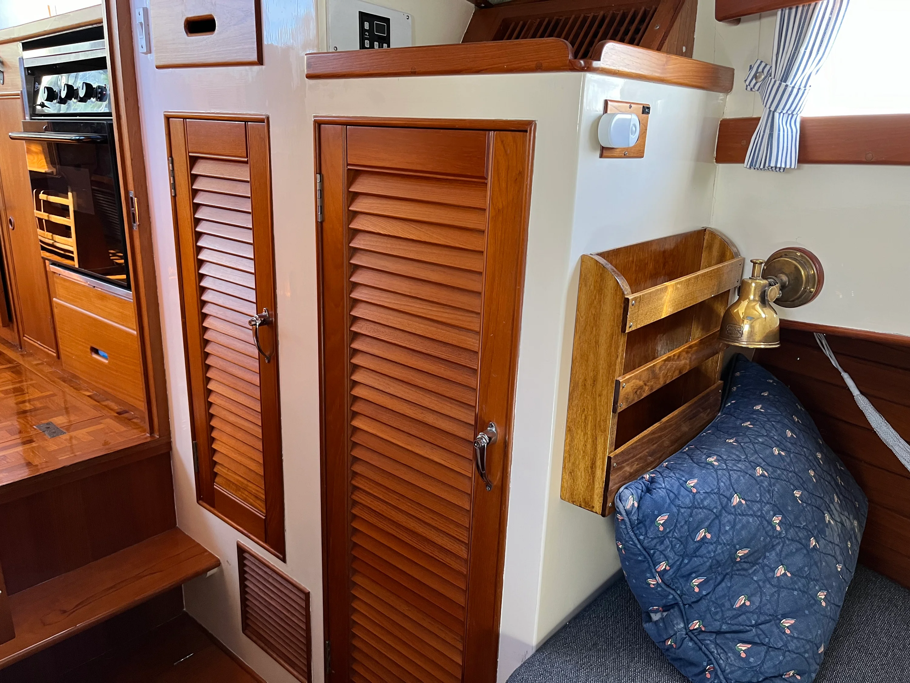 1990 Grand Banks 32 SEDAN Image Thumbnail #9