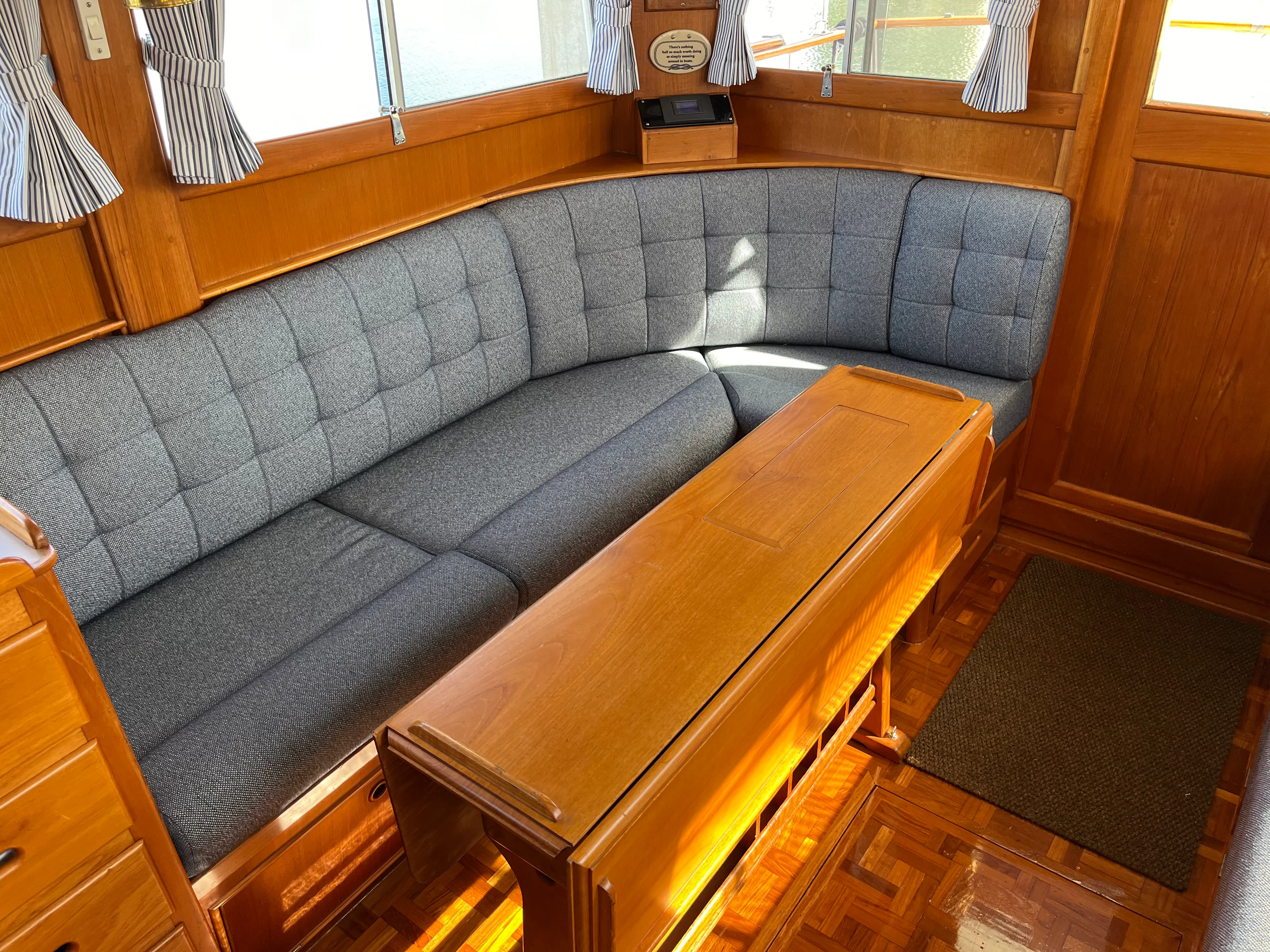 1990 Grand Banks 32 SEDAN Image Thumbnail #3