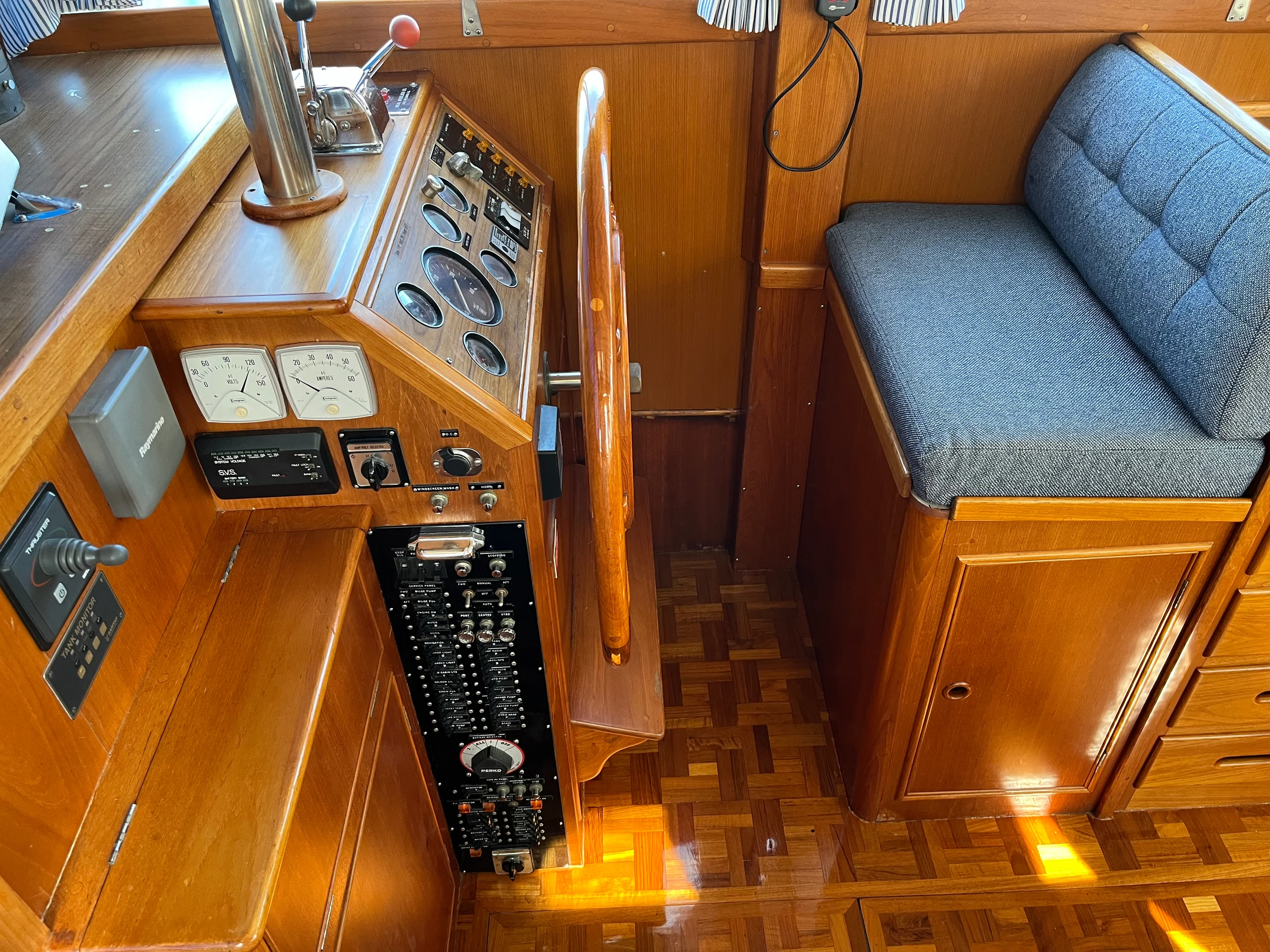 1990 Grand Banks 32 SEDAN Image Thumbnail #5