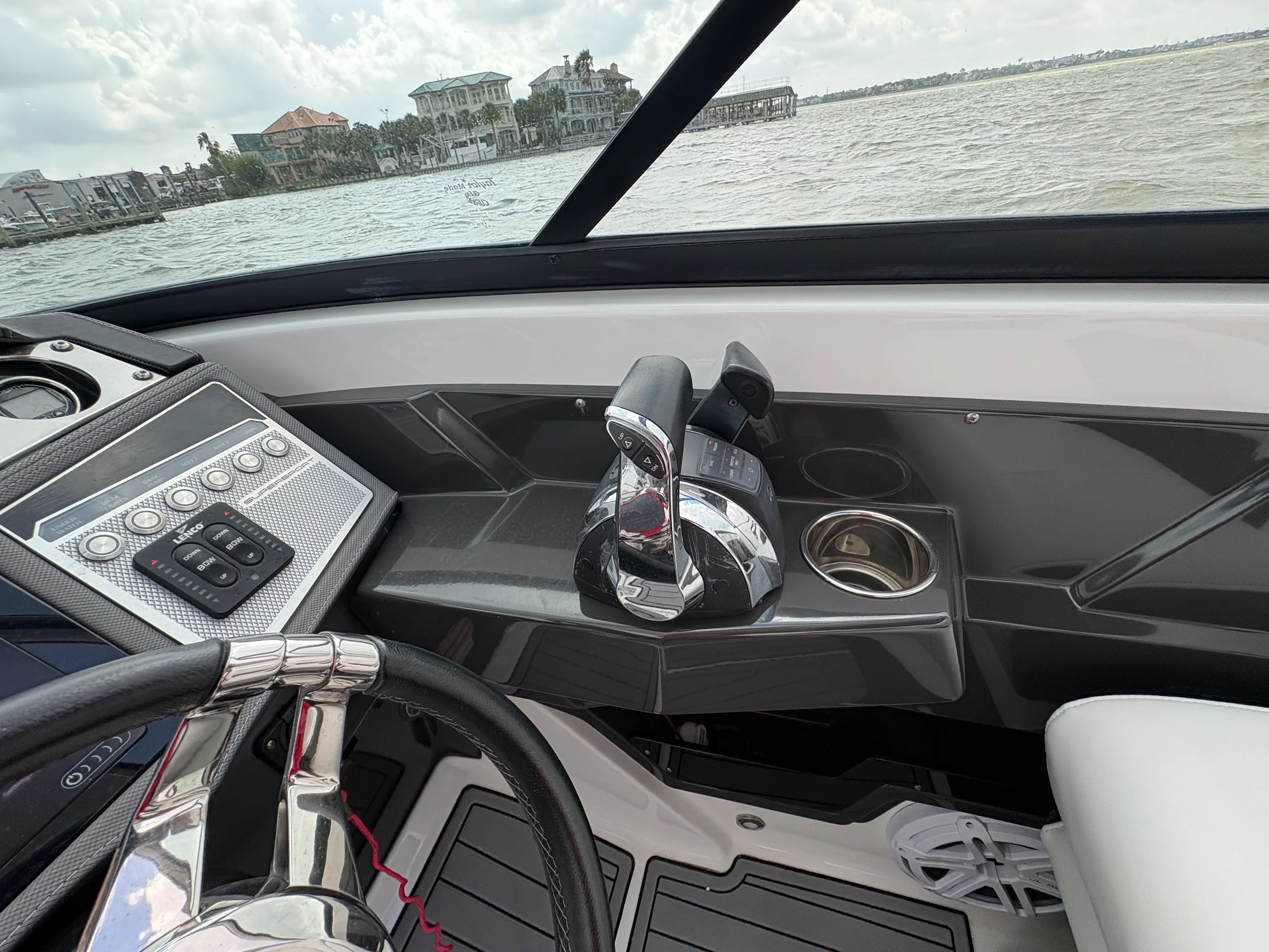 2019 Monterey 305 SS Image Thumbnail #35