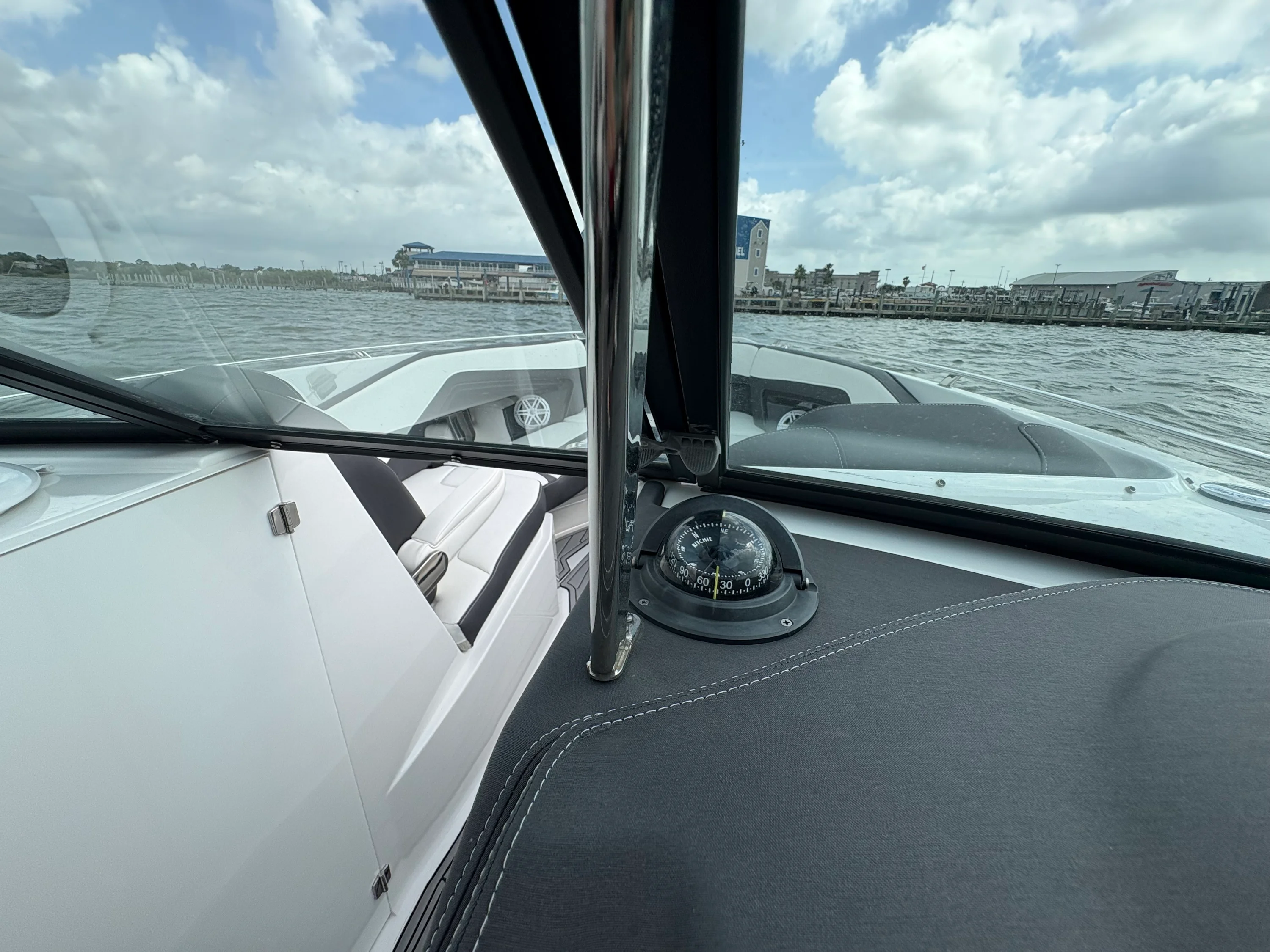 2019 Monterey 305 SS Image Thumbnail #30