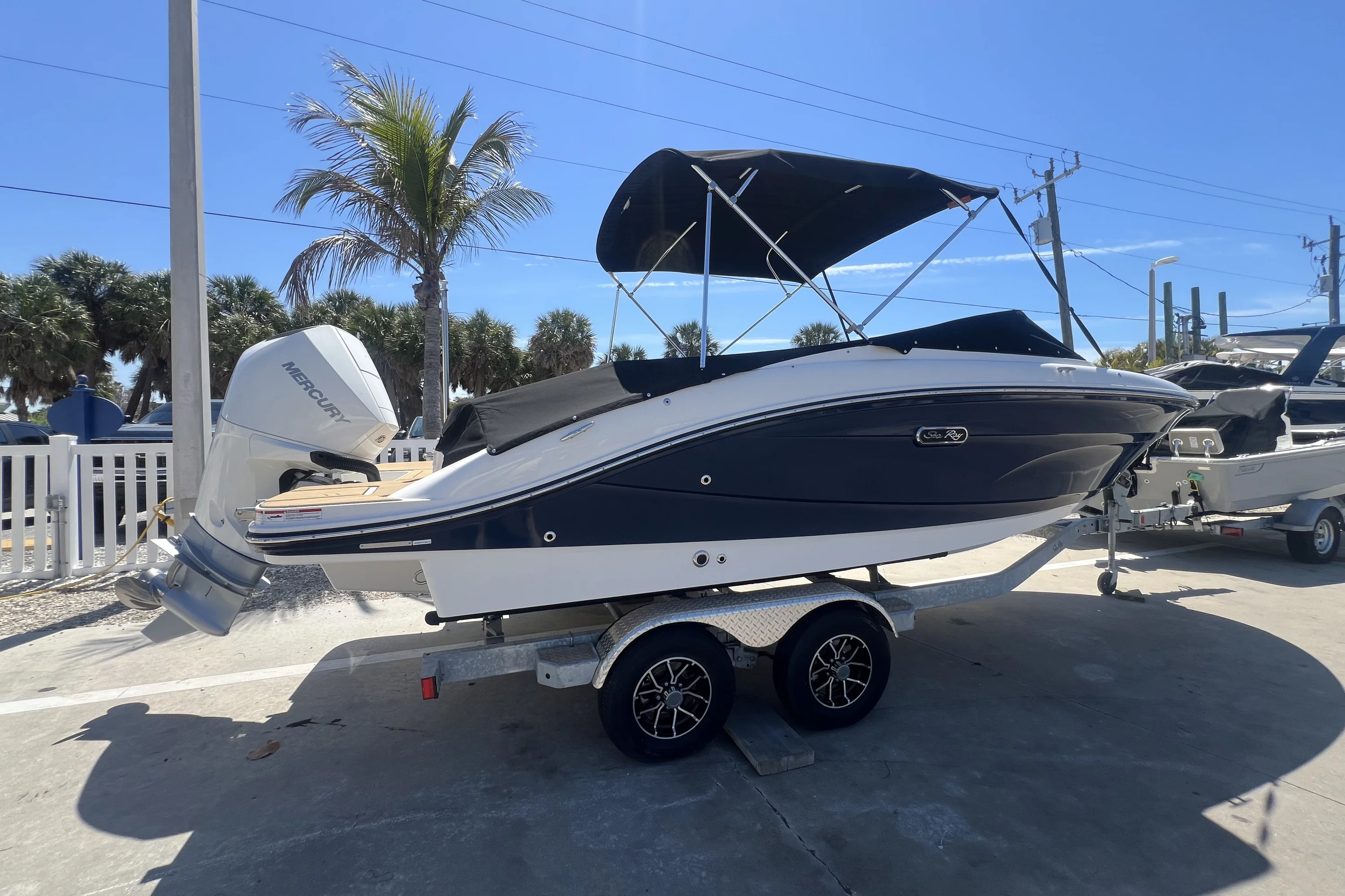 2026 Sea Ray SPX 210 Outboard Image Thumbnail #2