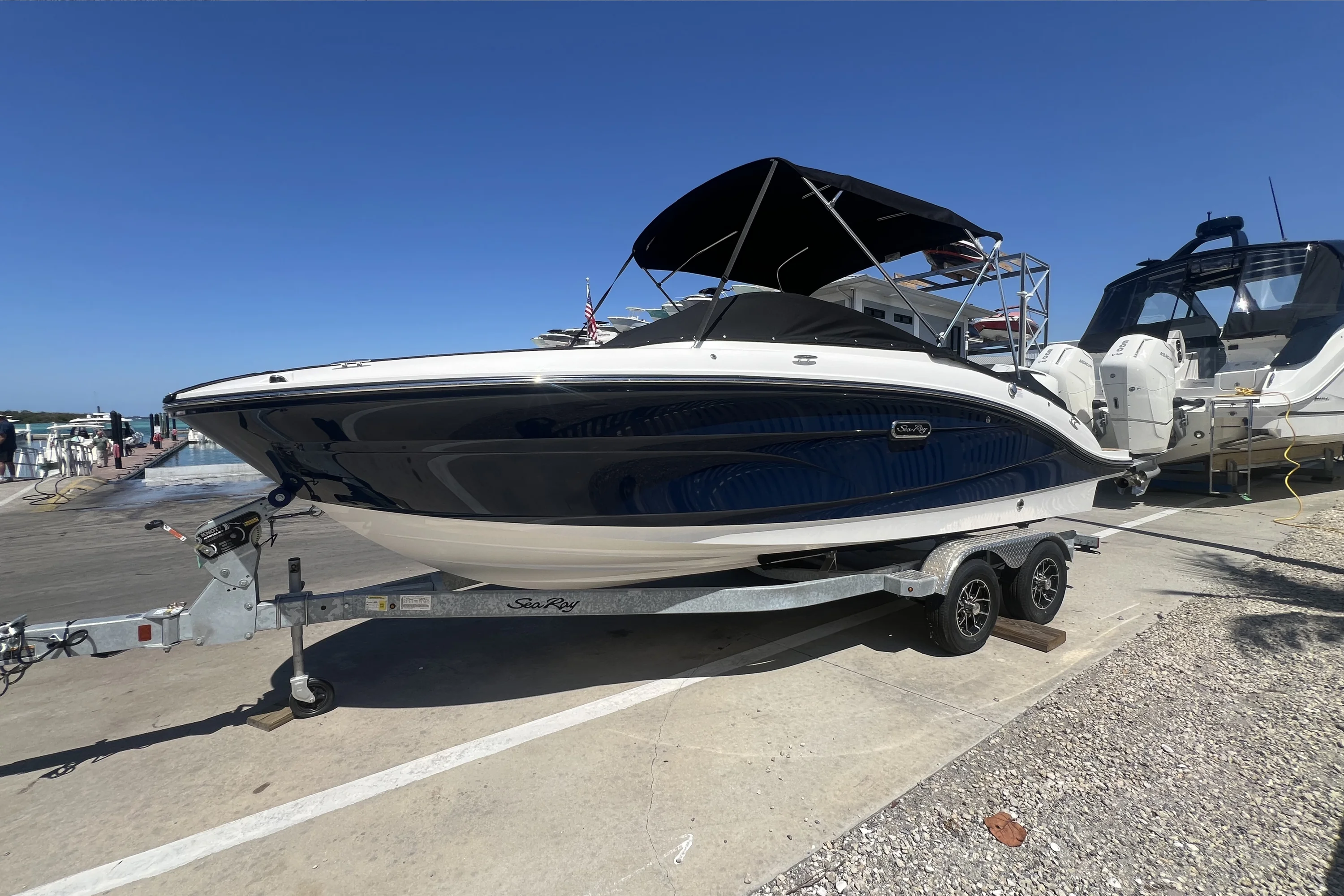 2026 Sea Ray SPX 210 Outboard Image Thumbnail #3