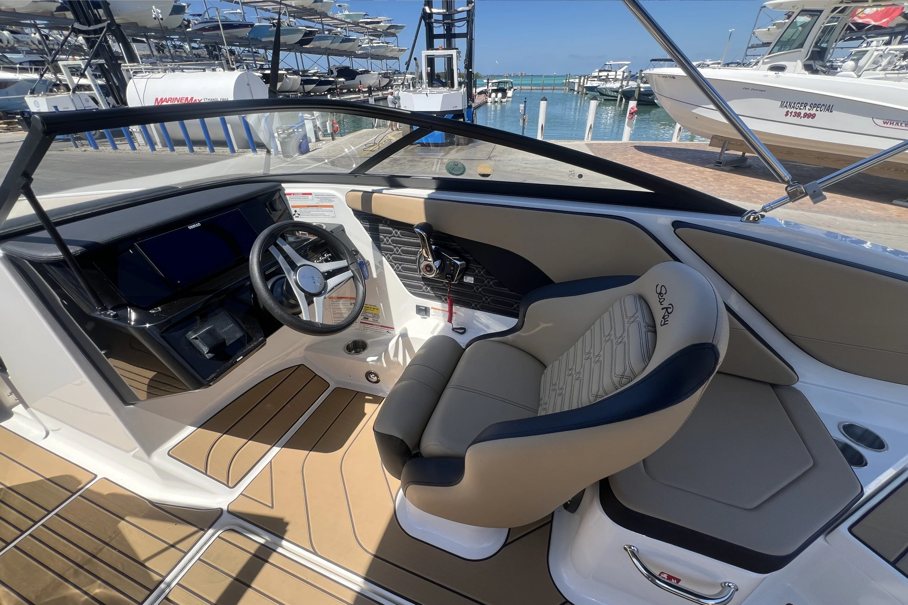 2026 Sea Ray SPX 210 Outboard Image Thumbnail #12