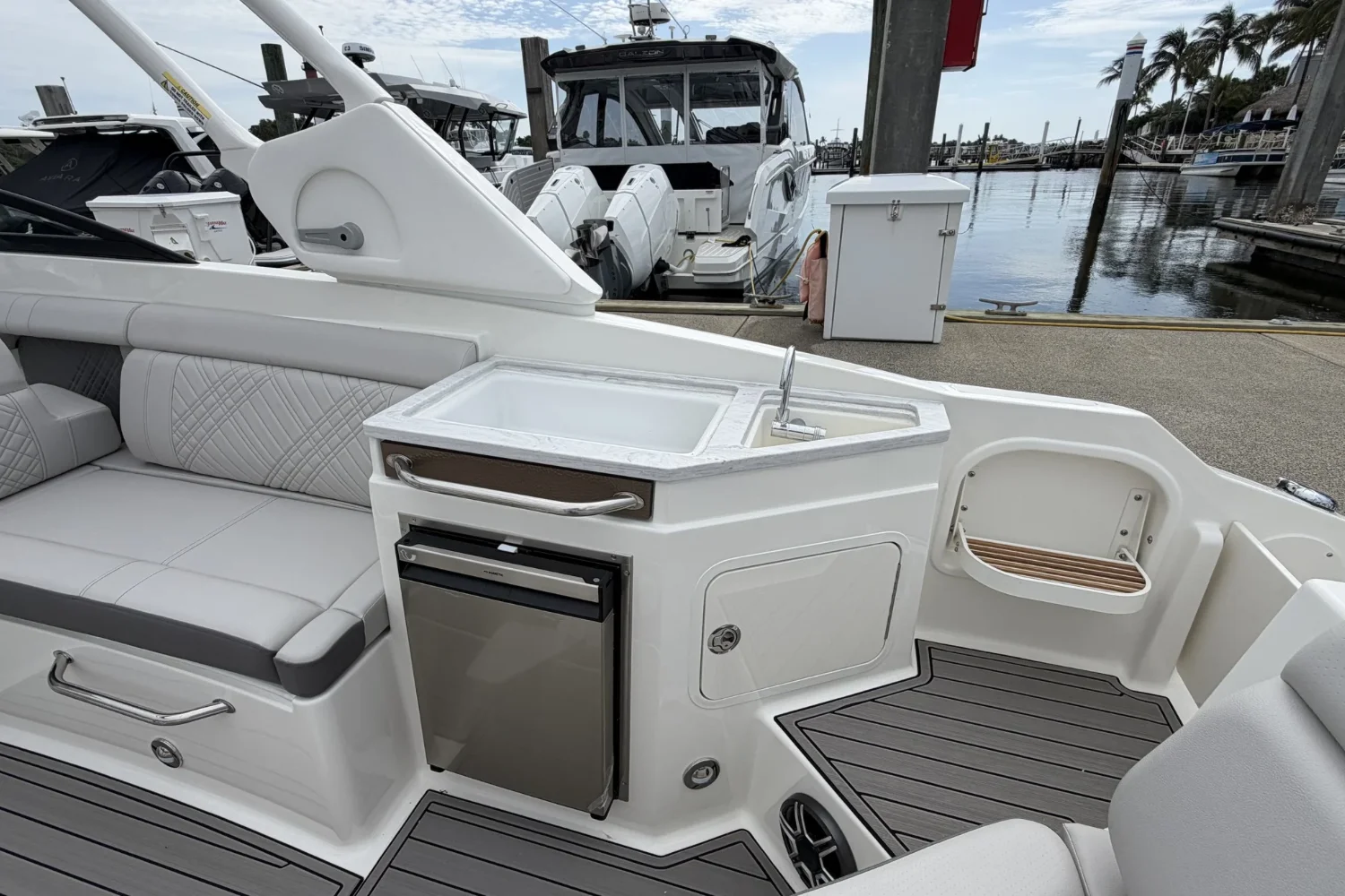 2026 Sea Ray SDX 290 Outboard Image Thumbnail #19