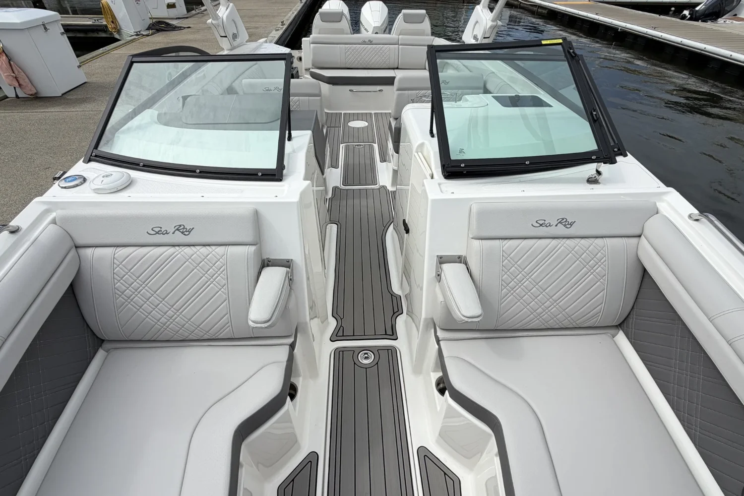 2026 Sea Ray SDX 290 Outboard Image Thumbnail #30