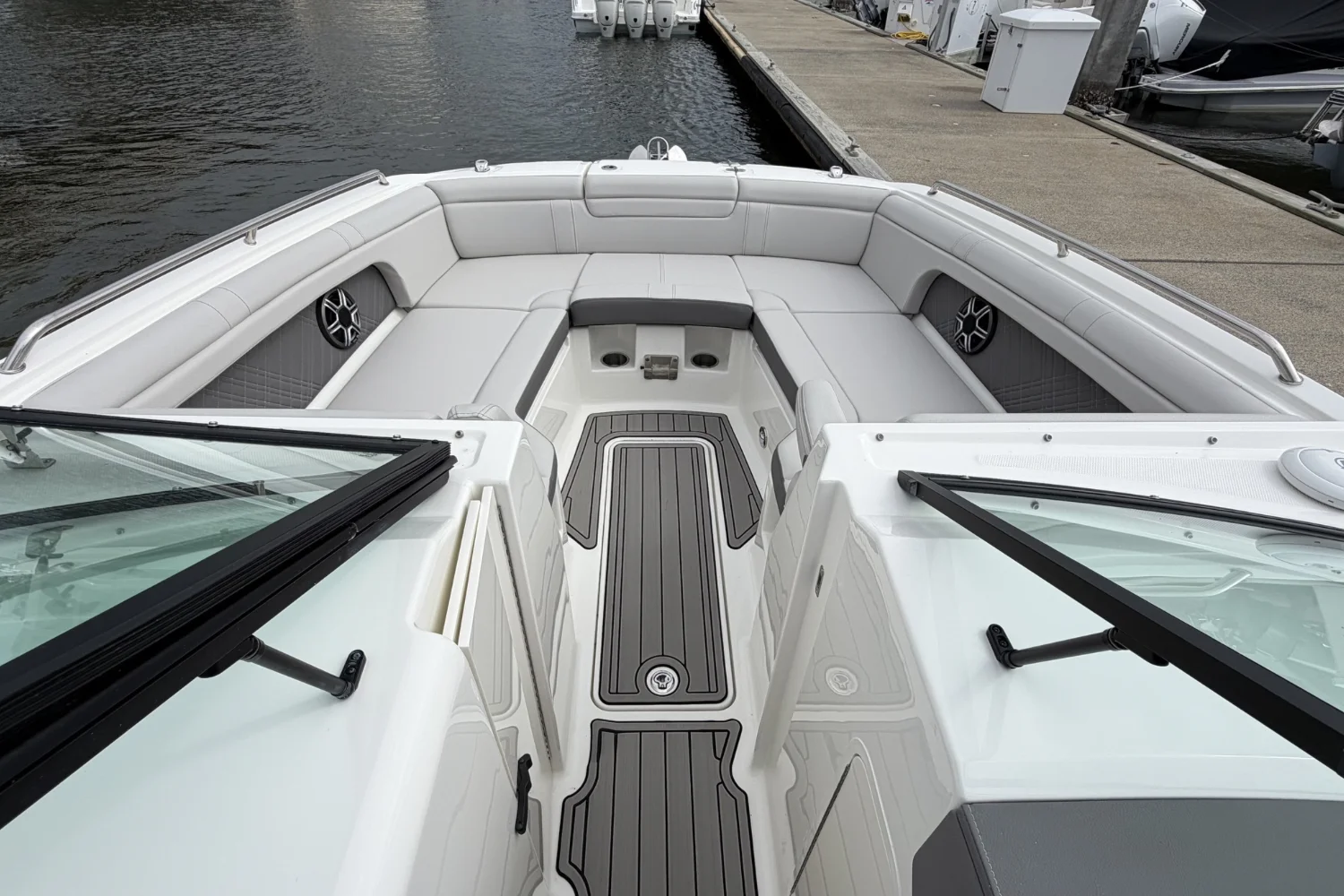 2026 Sea Ray SDX 290 Outboard Image Thumbnail #28