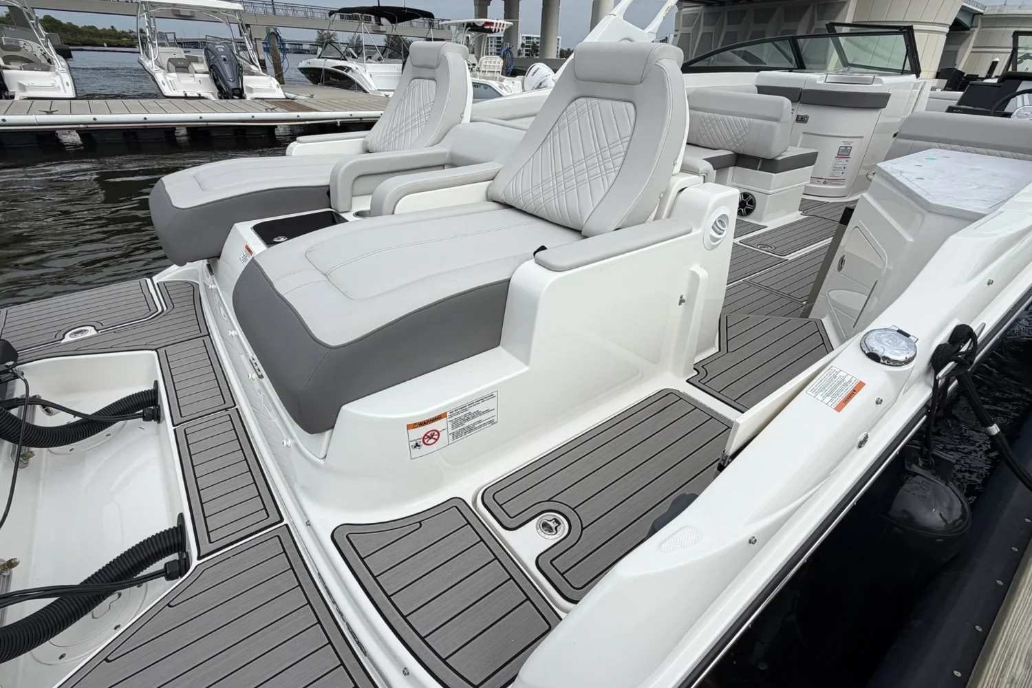 2026 Sea Ray SDX 290 Outboard Image Thumbnail #16