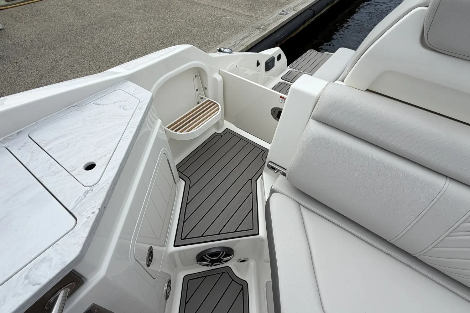 2026 Sea Ray SDX 290 Outboard Image Thumbnail #14