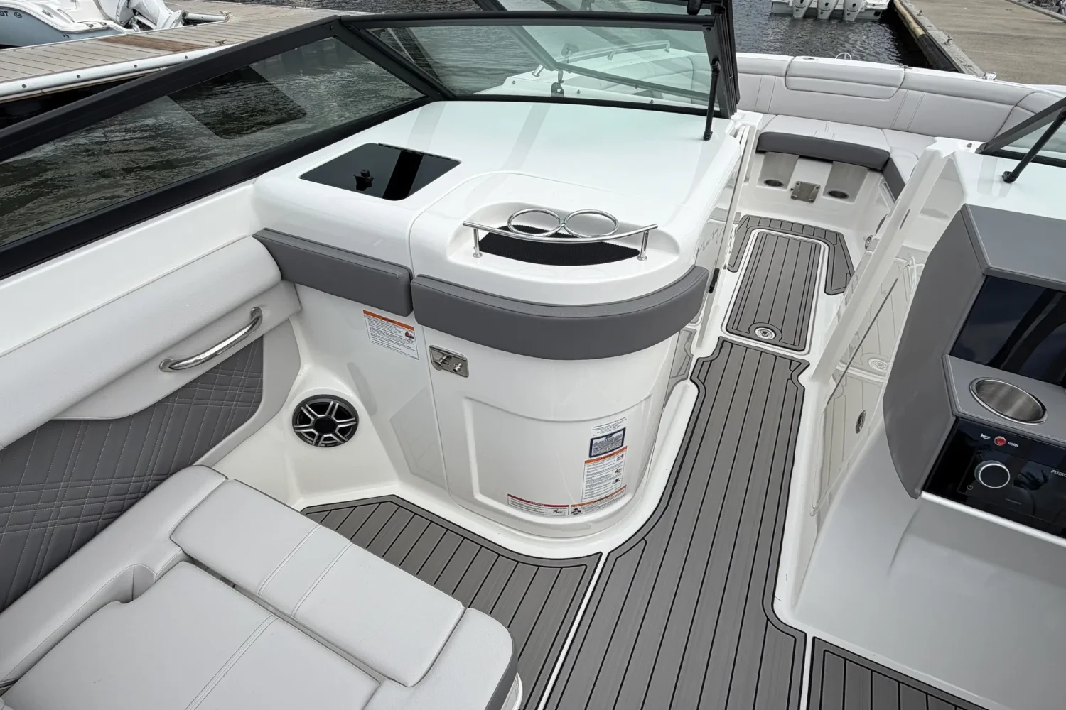 2026 Sea Ray SDX 290 Outboard Image Thumbnail #26