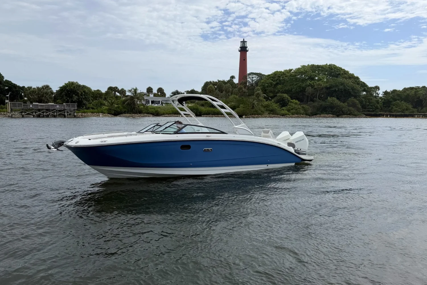 2026 Sea Ray SDX 290 Outboard Image Thumbnail #2