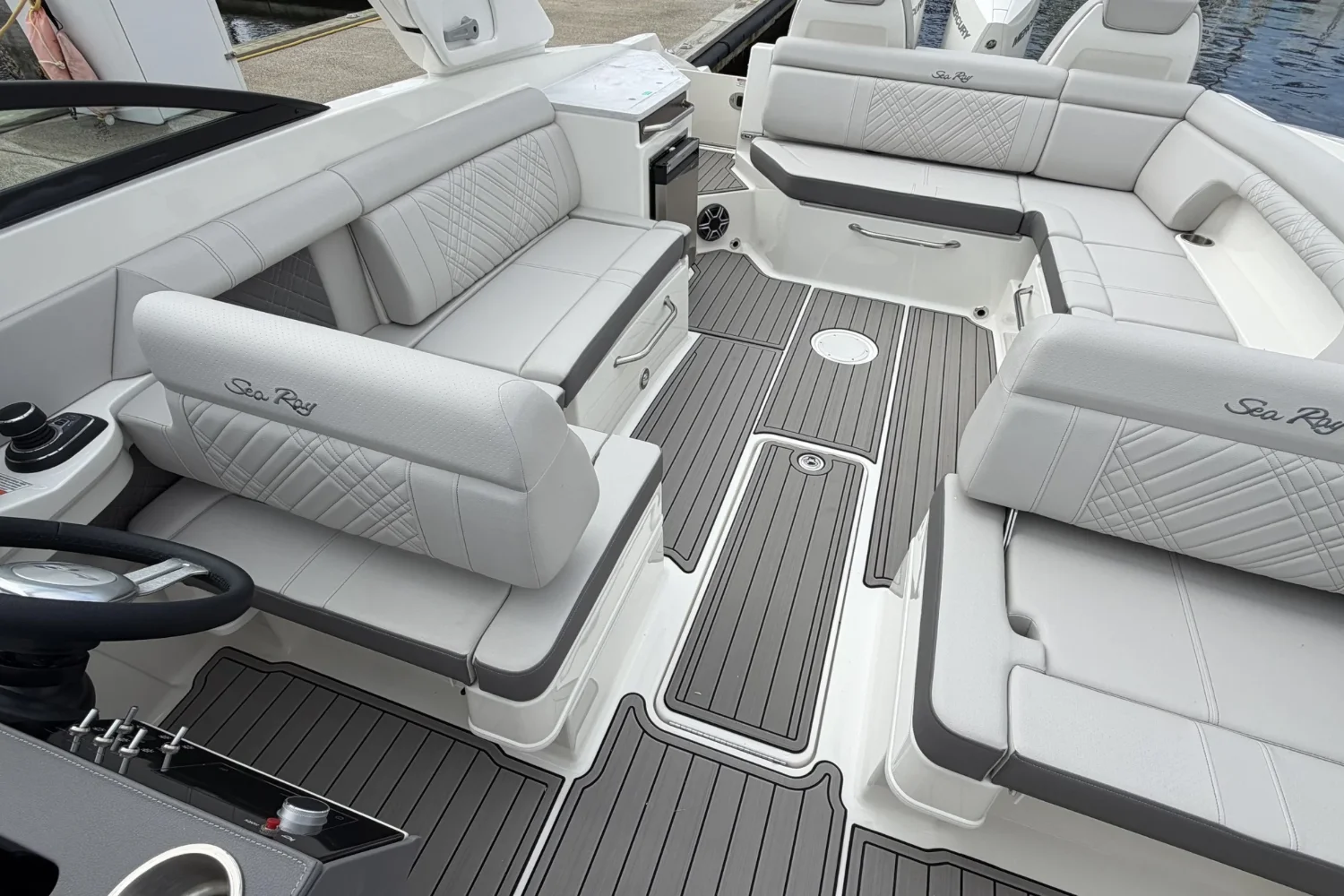 2026 Sea Ray SDX 290 Outboard Image Thumbnail #17