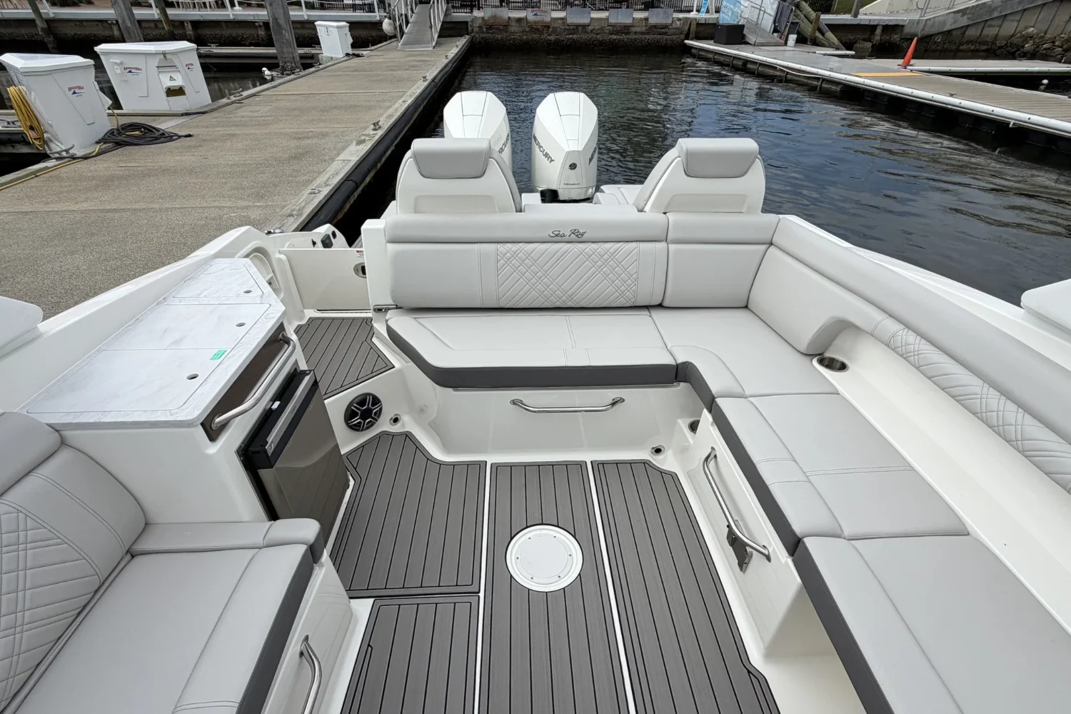 2026 Sea Ray SDX 290 Outboard Image Thumbnail #18