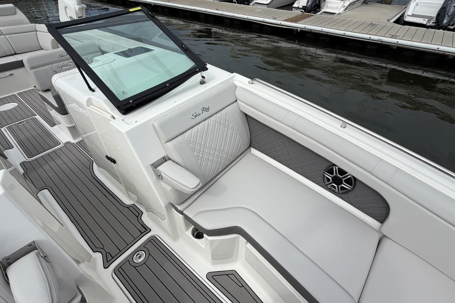 2026 Sea Ray SDX 290 Outboard Image Thumbnail #29