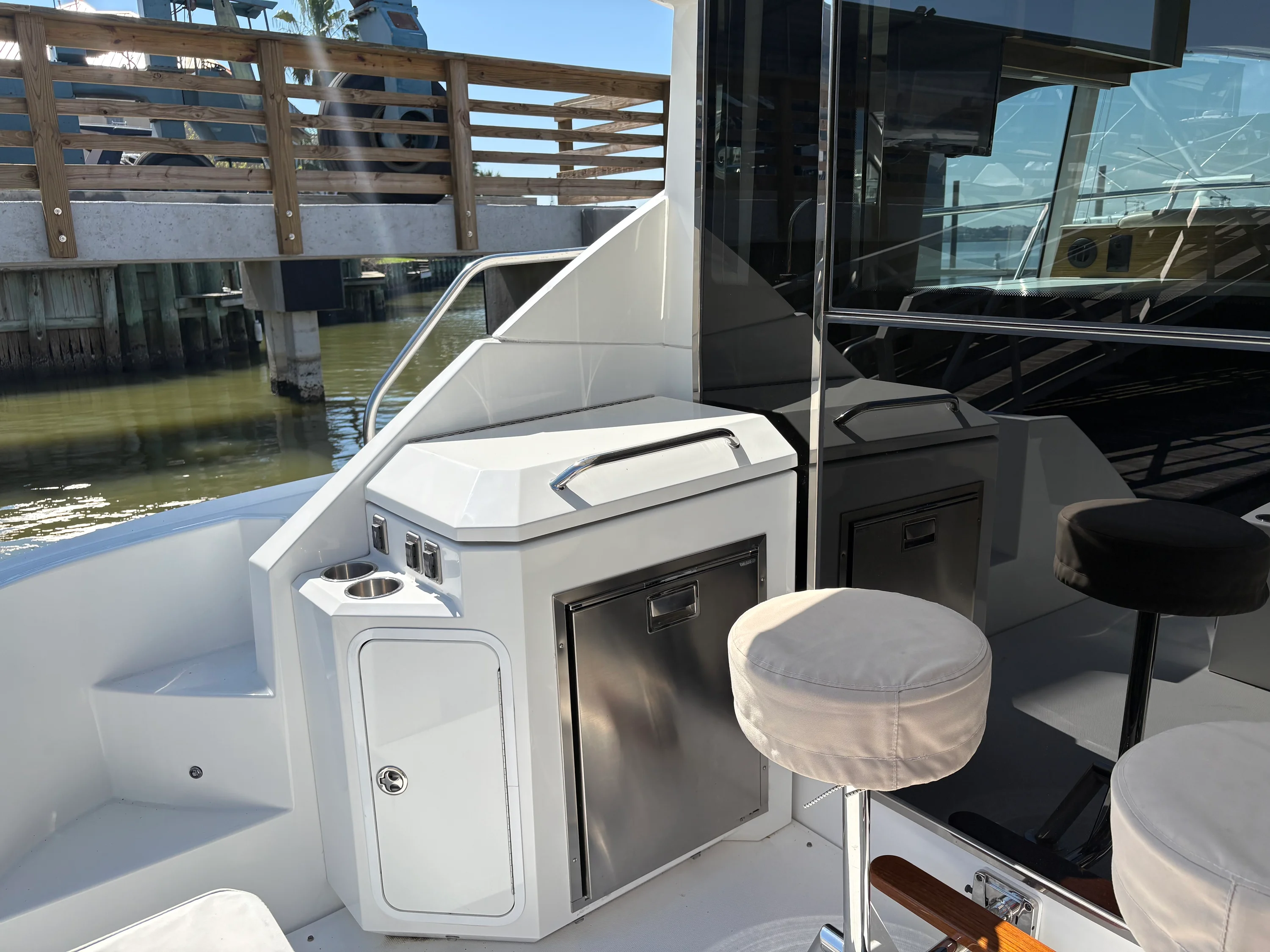 2015 Cruisers Yachts 450 CANTIUS Image Thumbnail #25
