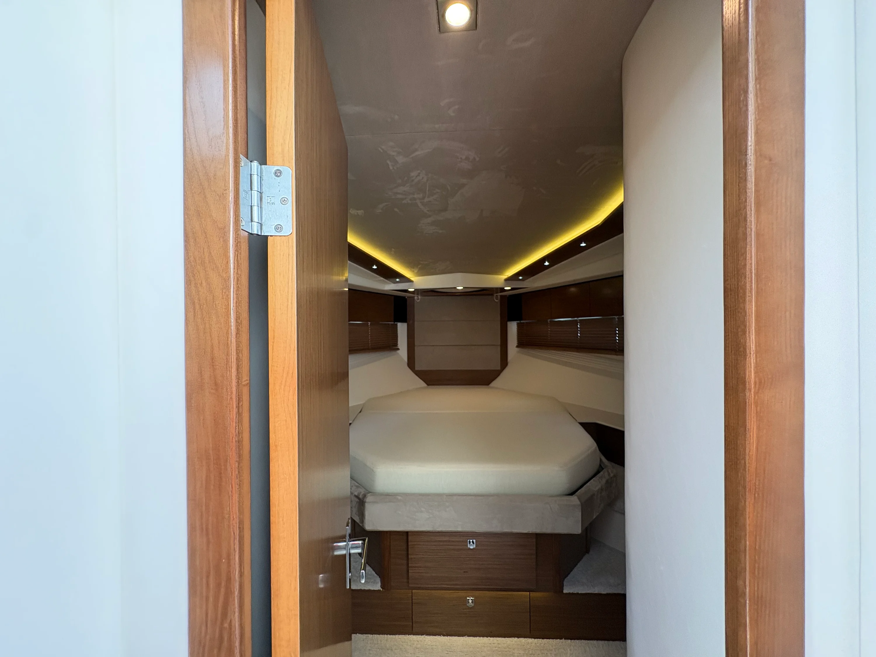 2015 Cruisers Yachts 450 CANTIUS Image Thumbnail #9