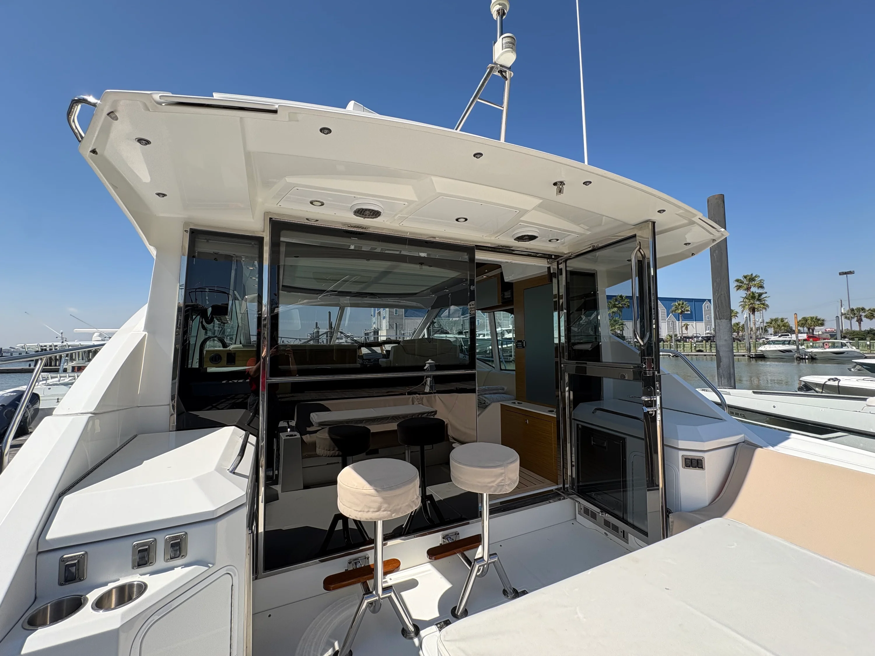 2015 Cruisers Yachts 450 CANTIUS Image Thumbnail #22