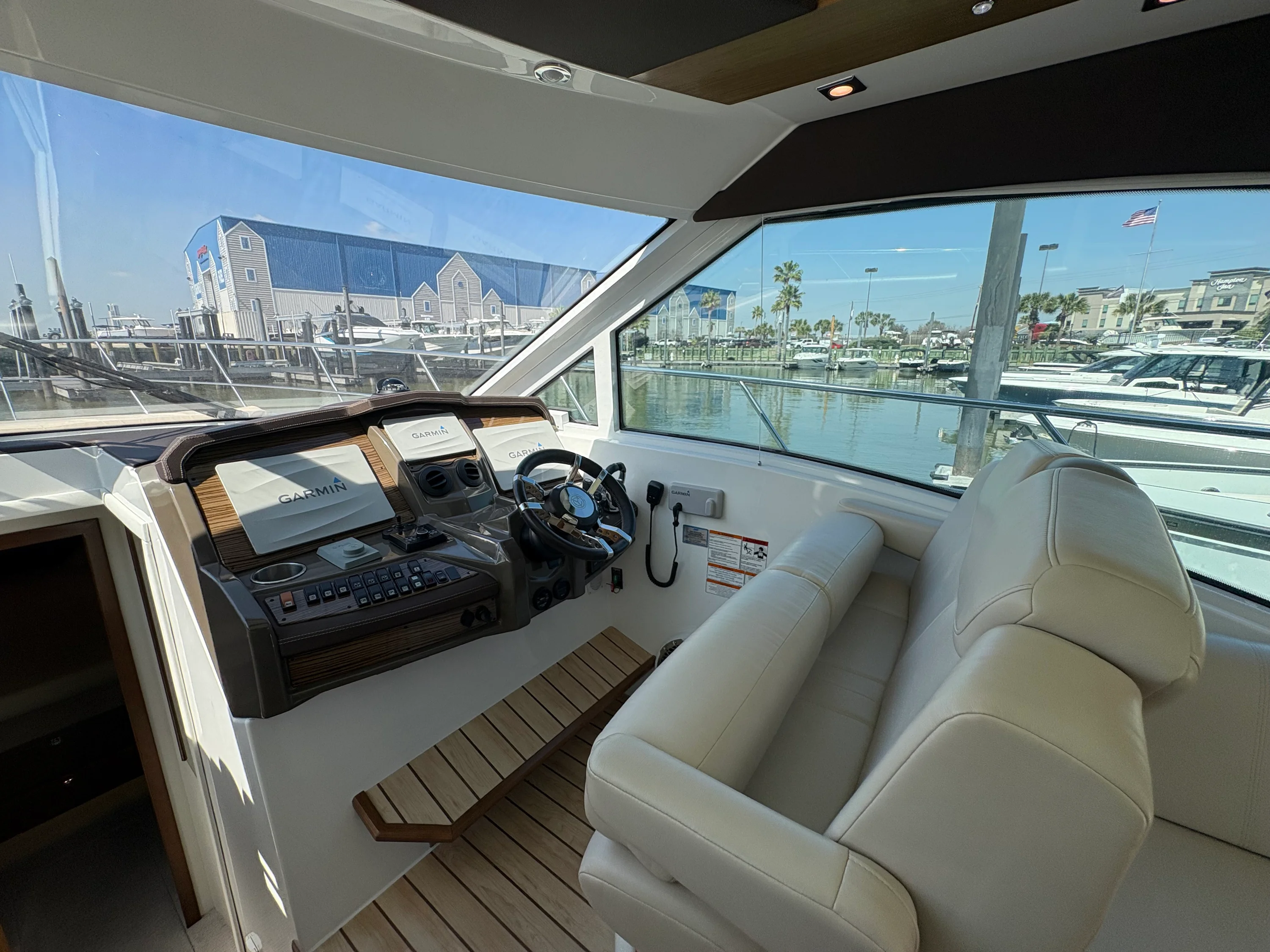 2015 Cruisers Yachts 450 CANTIUS Image Thumbnail #16