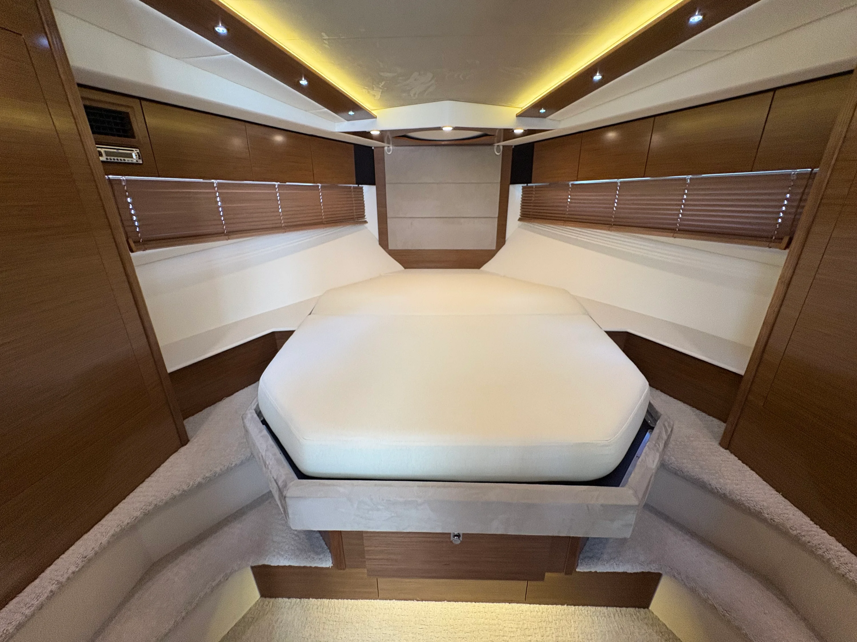 2015 Cruisers Yachts 450 CANTIUS Image Thumbnail #8