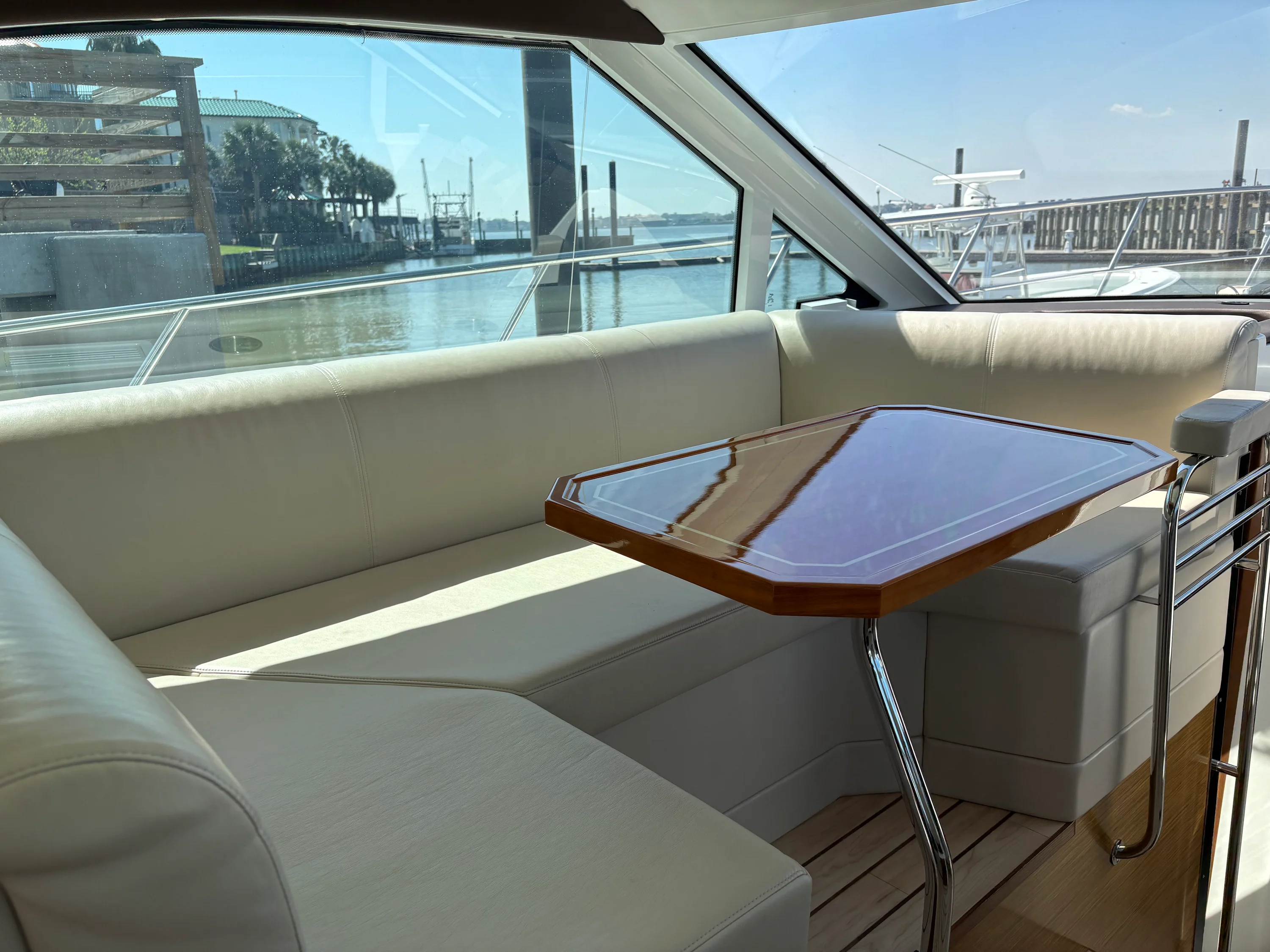 2015 Cruisers Yachts 450 CANTIUS Image Thumbnail #18