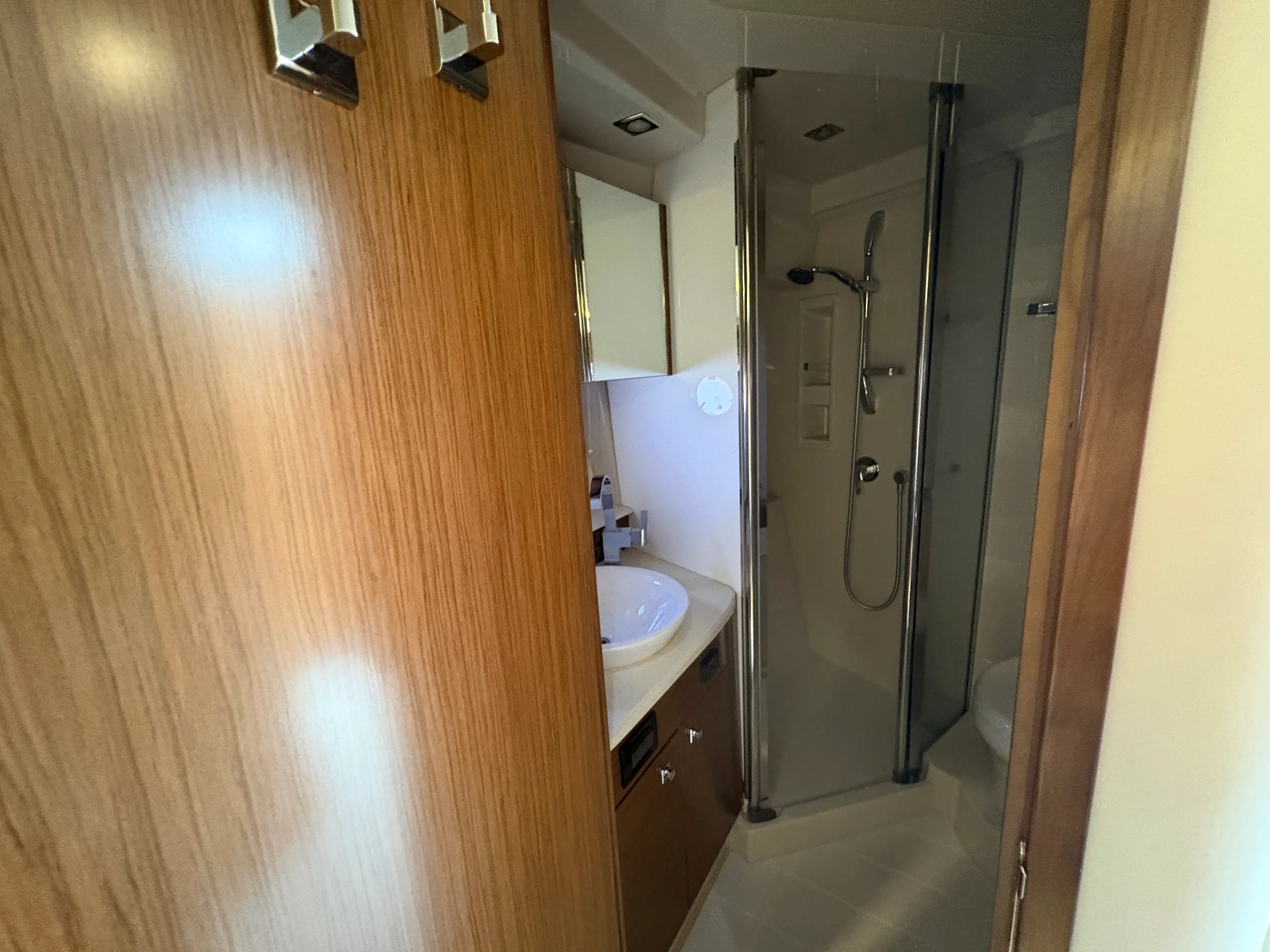 2015 Cruisers Yachts 450 CANTIUS Image Thumbnail #7