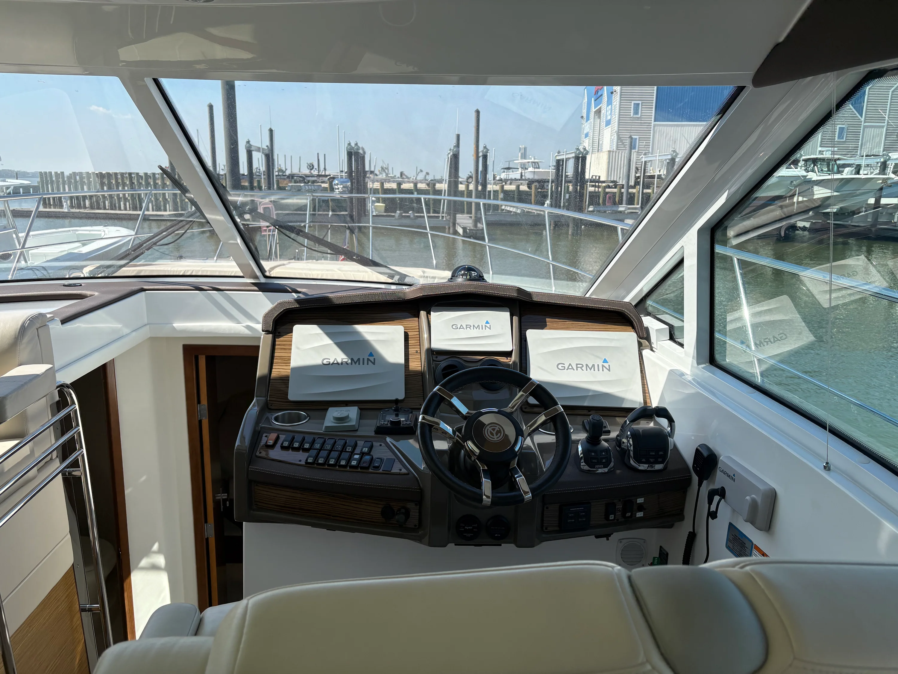 2015 Cruisers Yachts 450 CANTIUS Image Thumbnail #19