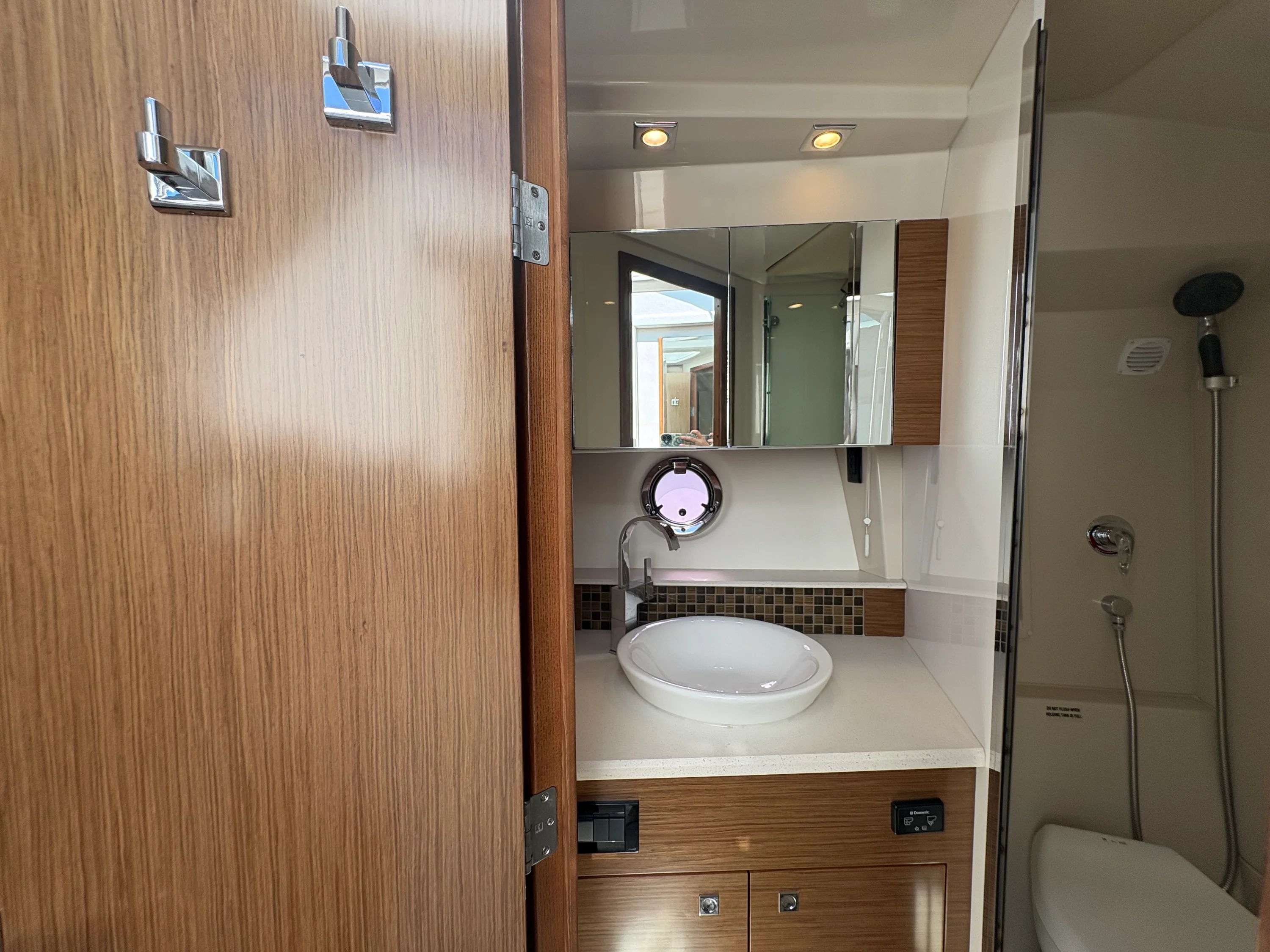 2015 Cruisers Yachts 450 CANTIUS Image Thumbnail #11