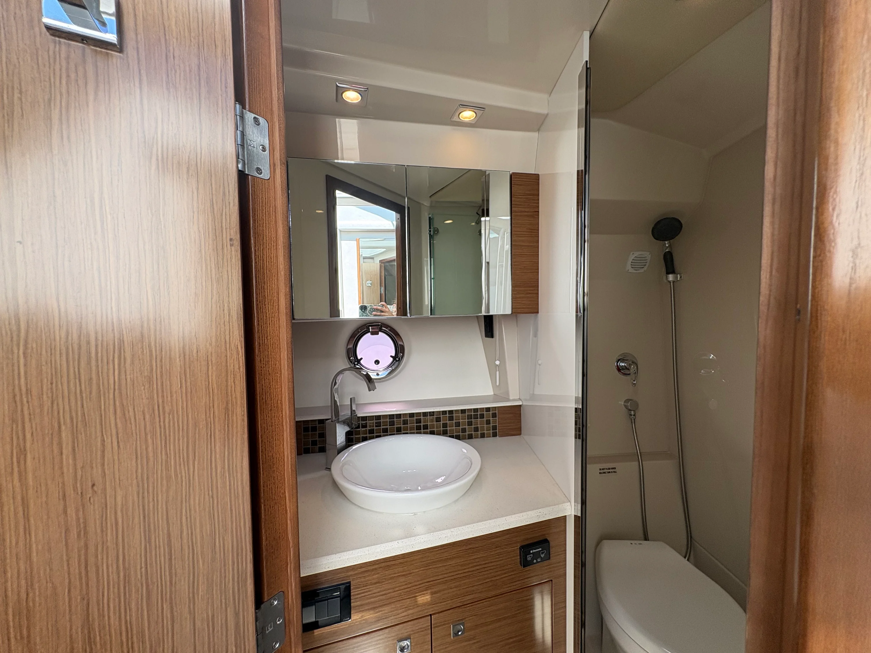 2015 Cruisers Yachts 450 CANTIUS Image Thumbnail #10