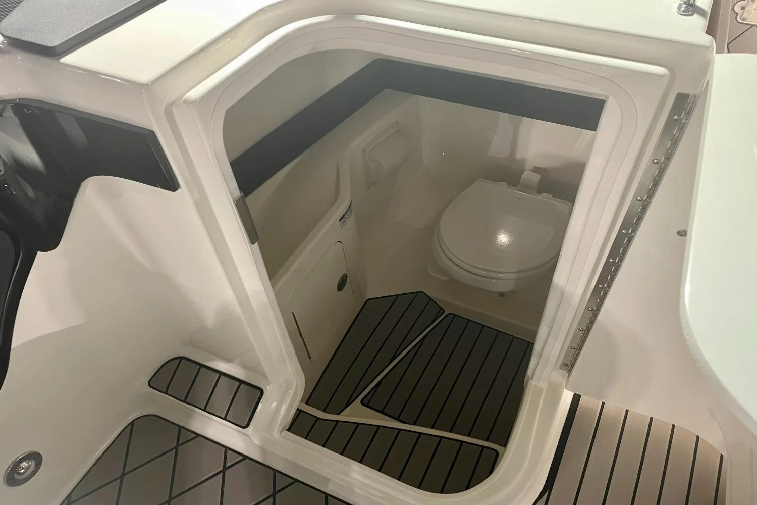 2024 Sea Ray 280 SLX OB Image Thumbnail #15