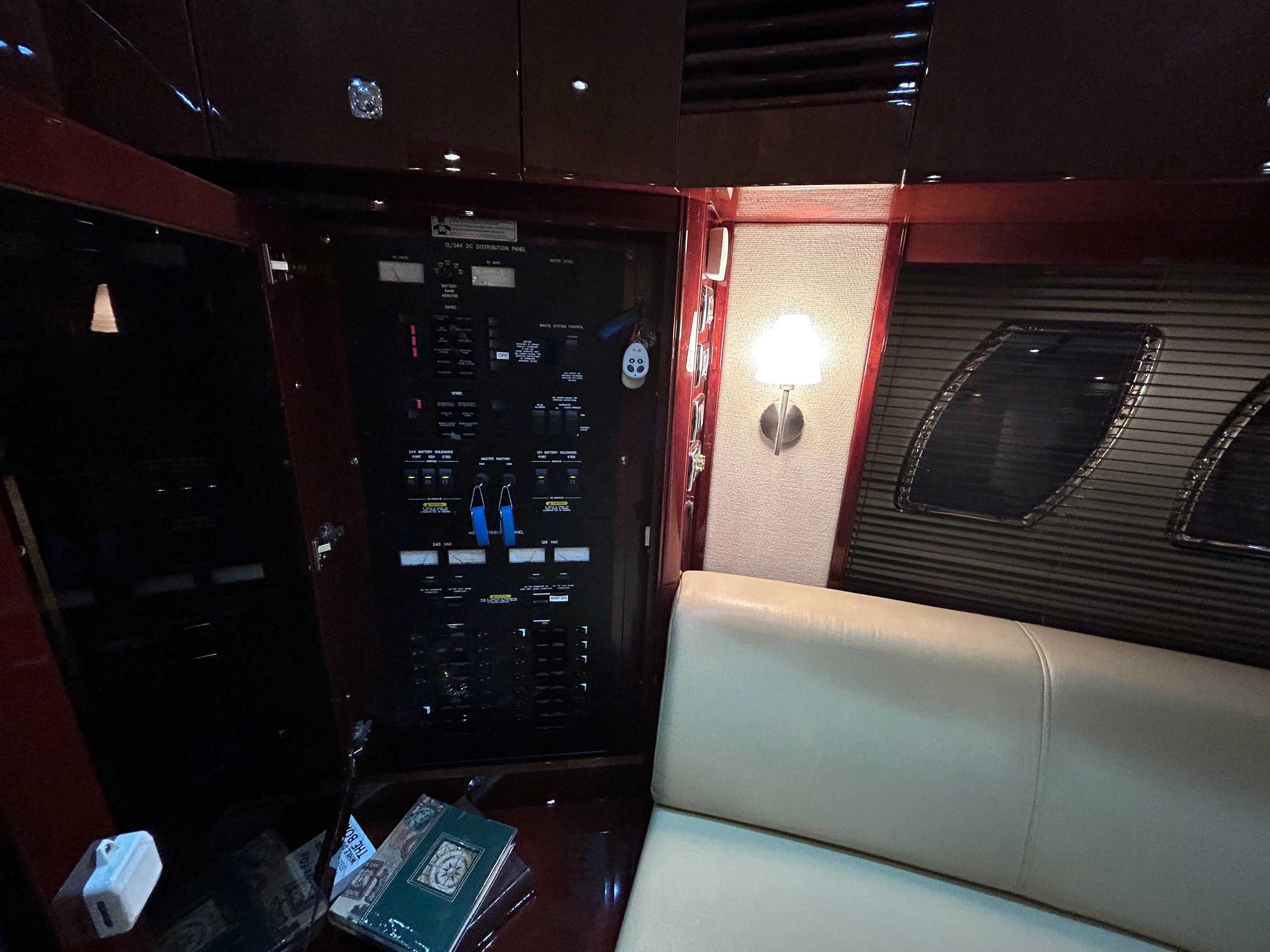 2010 Sea Ray 610 SUNDANCER Image Thumbnail #38