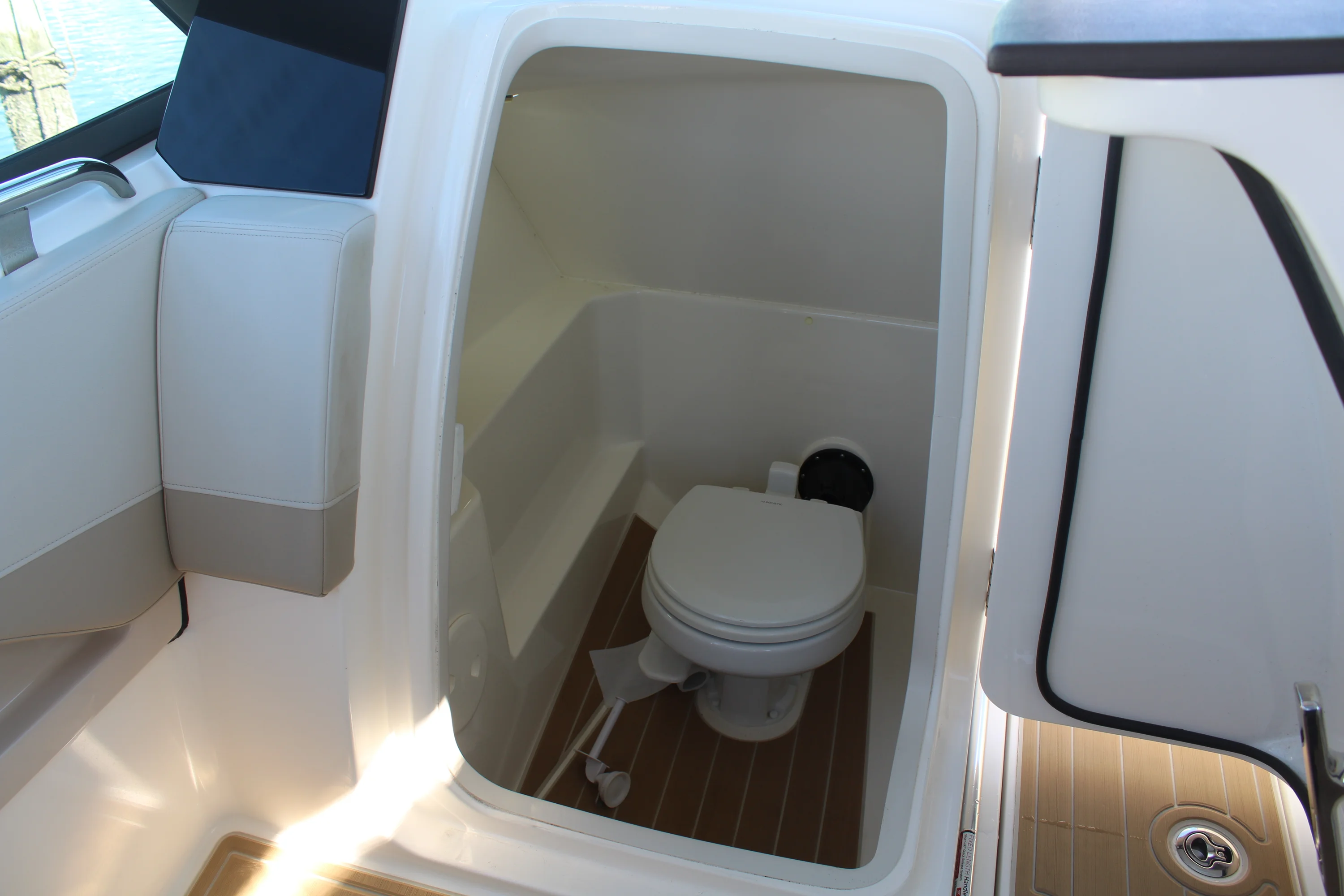 2023 Boston Whaler 240 VANTAGE Image Thumbnail #35