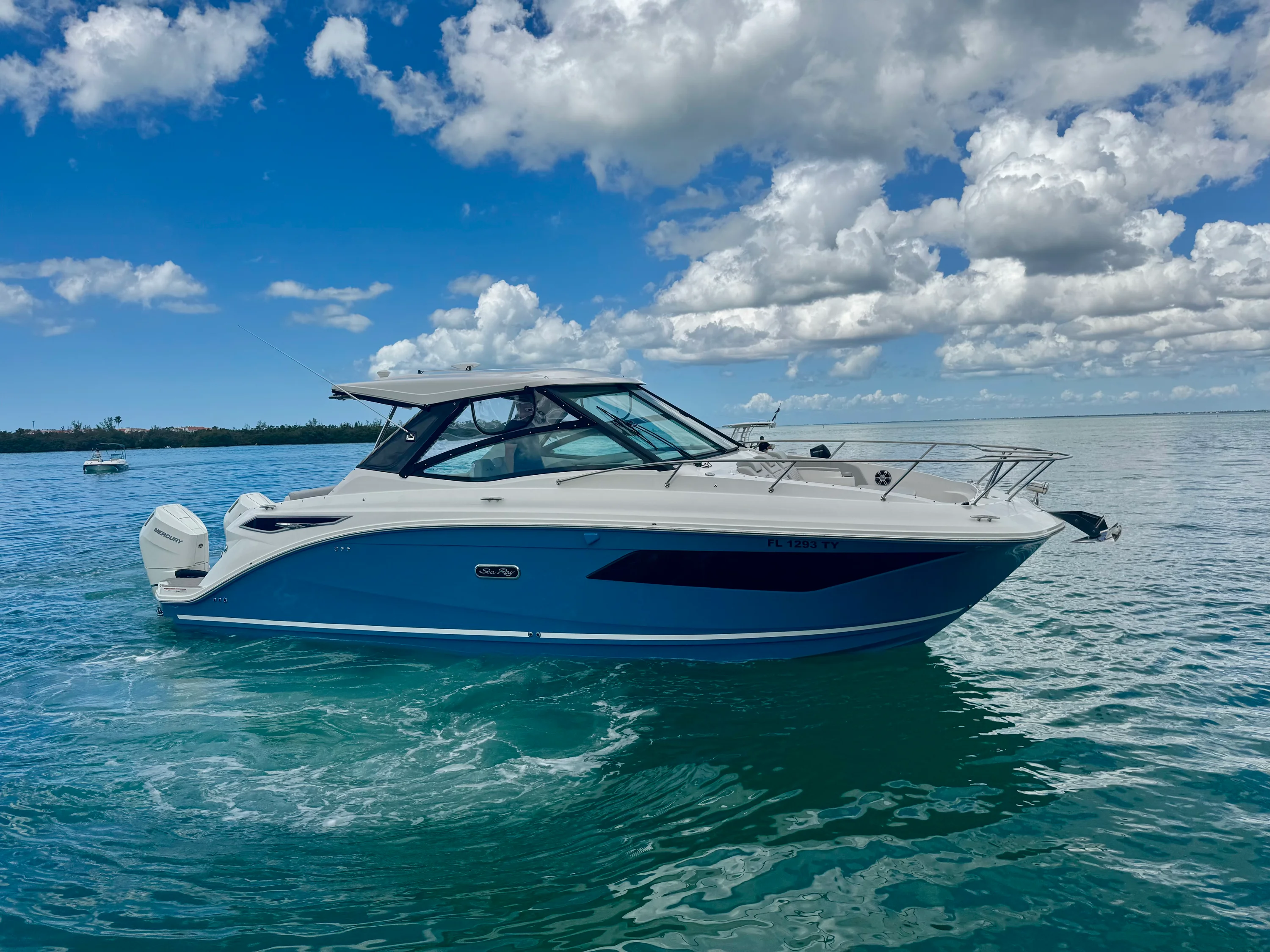 2025 Sea Ray 320 SUNDANCER OB Image Thumbnail #9