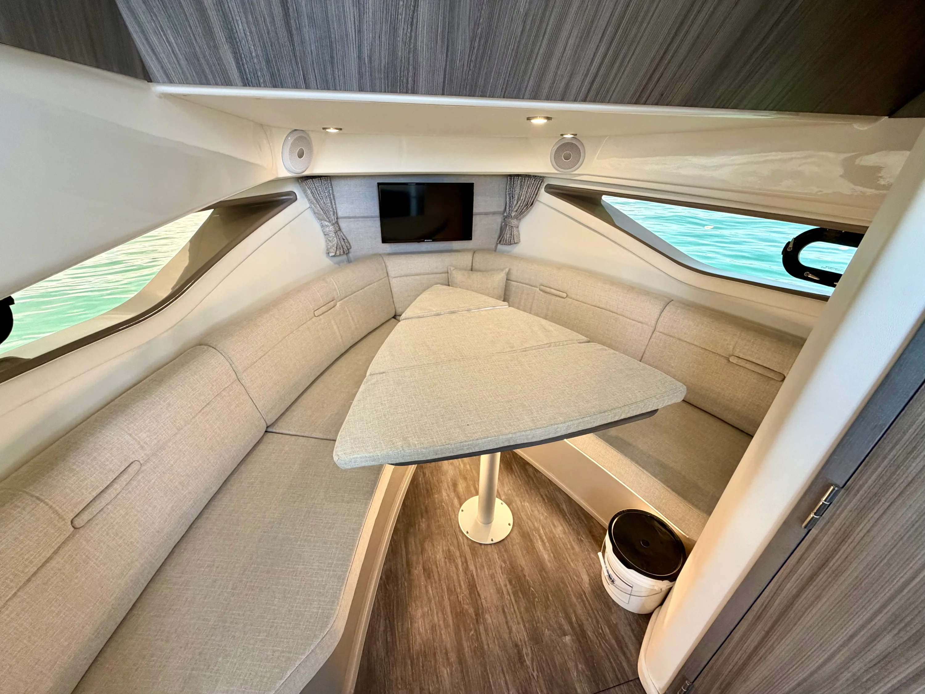 2025 Sea Ray 320 SUNDANCER OB Image Thumbnail #36