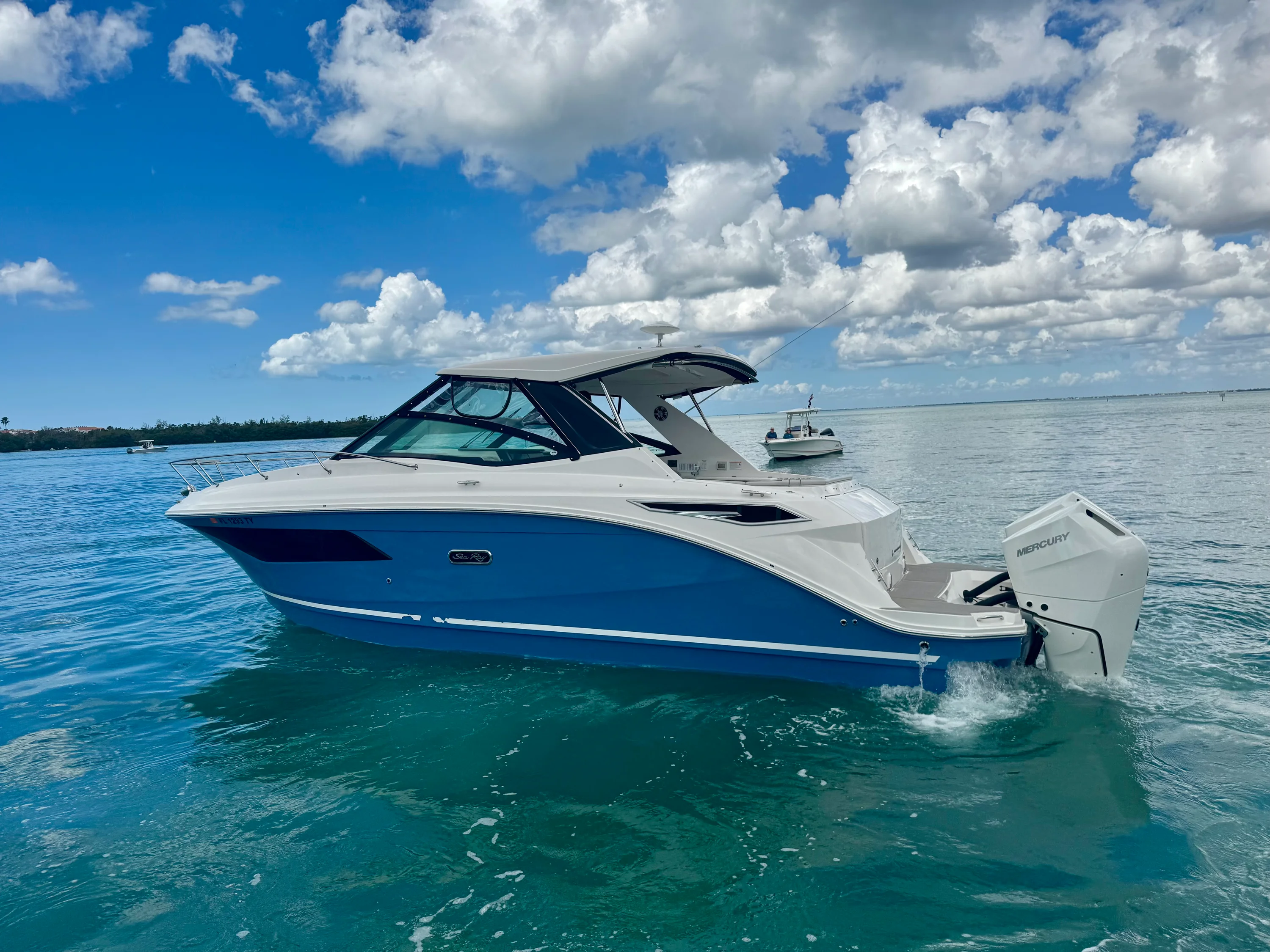 2025 Sea Ray 320 SUNDANCER OB Image Thumbnail #1