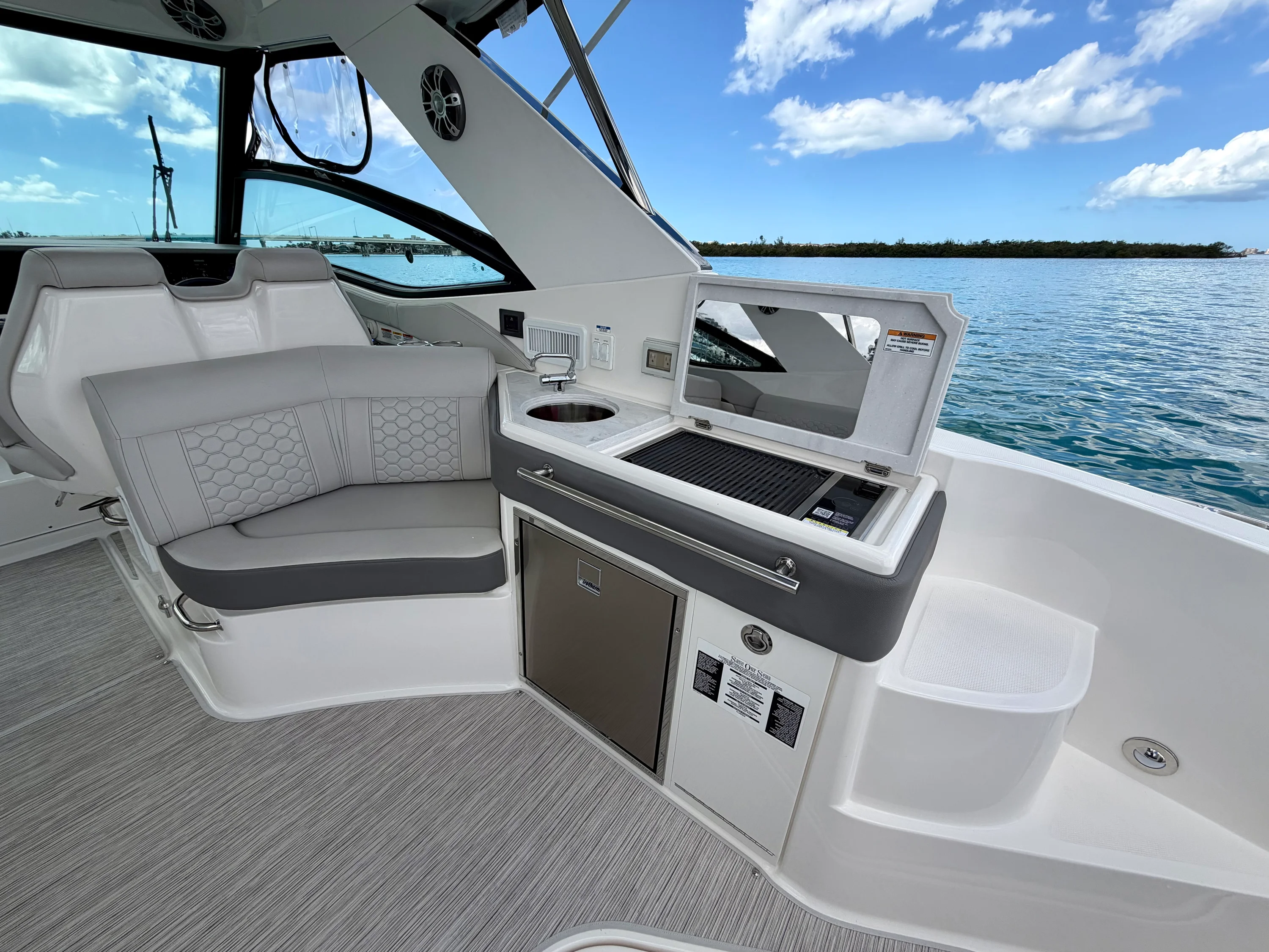 2025 Sea Ray 320 SUNDANCER OB Image Thumbnail #59