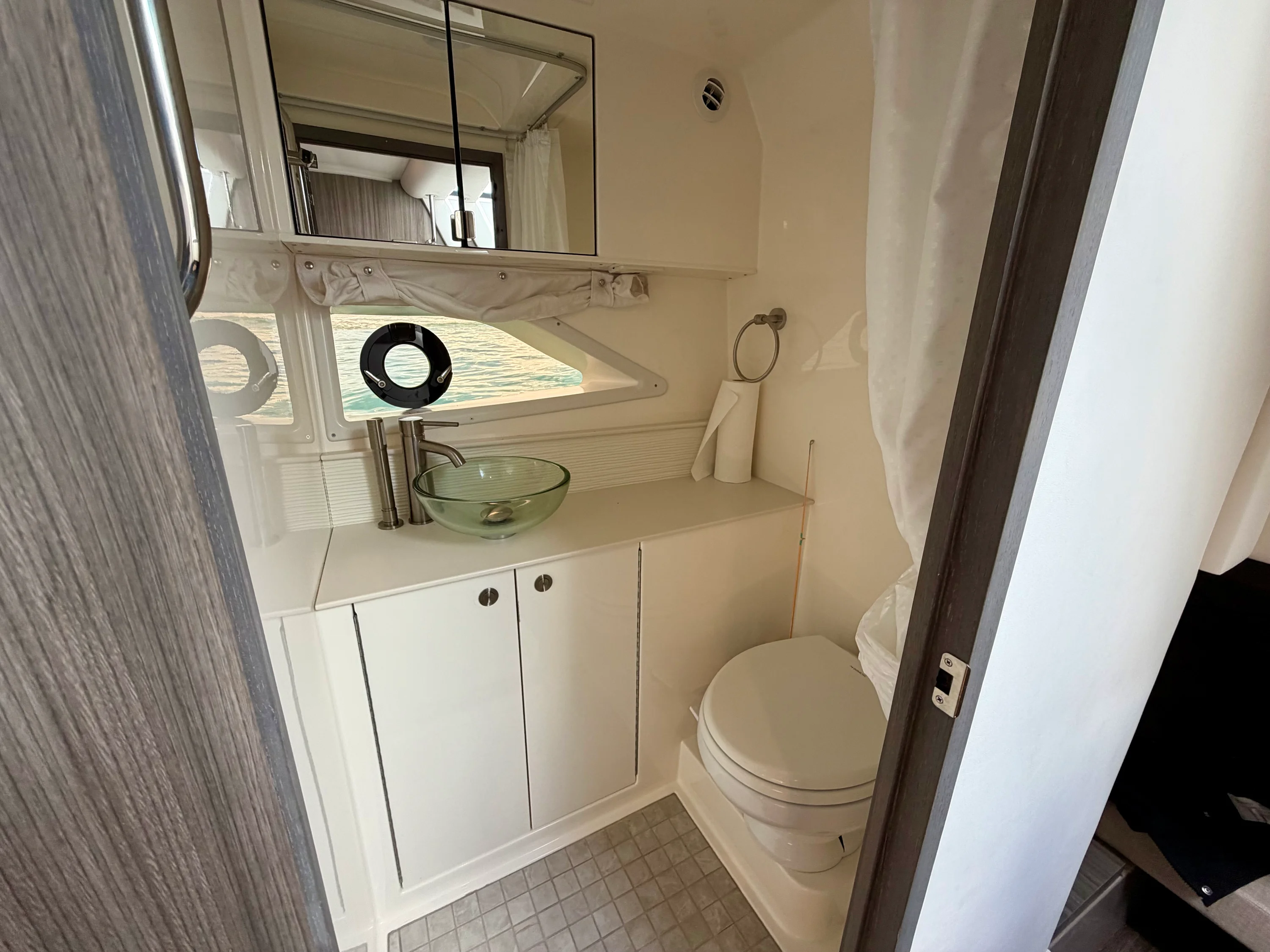 2025 Sea Ray 320 SUNDANCER OB Image Thumbnail #35