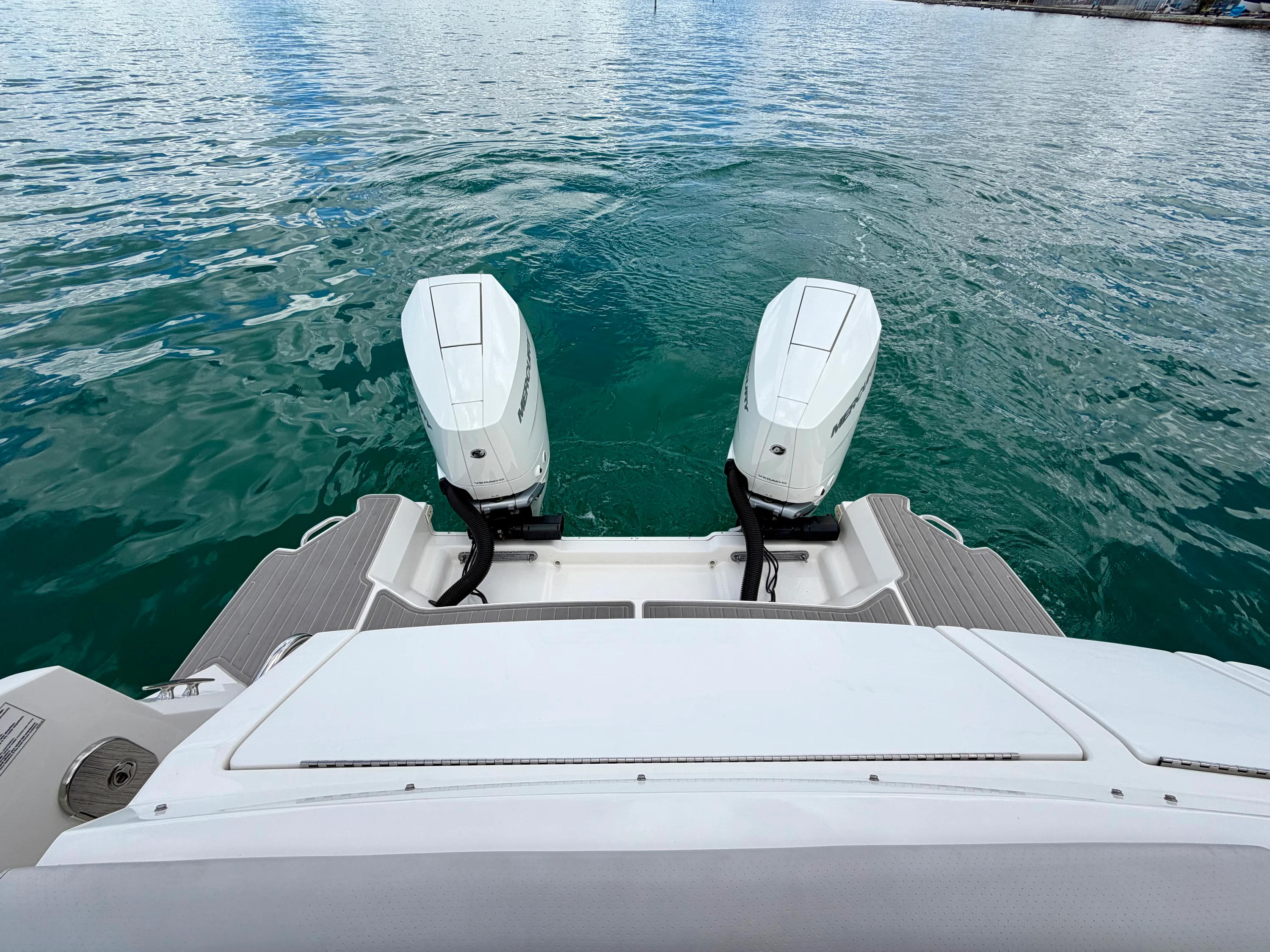 2025 Sea Ray 320 SUNDANCER OB Image Thumbnail #39